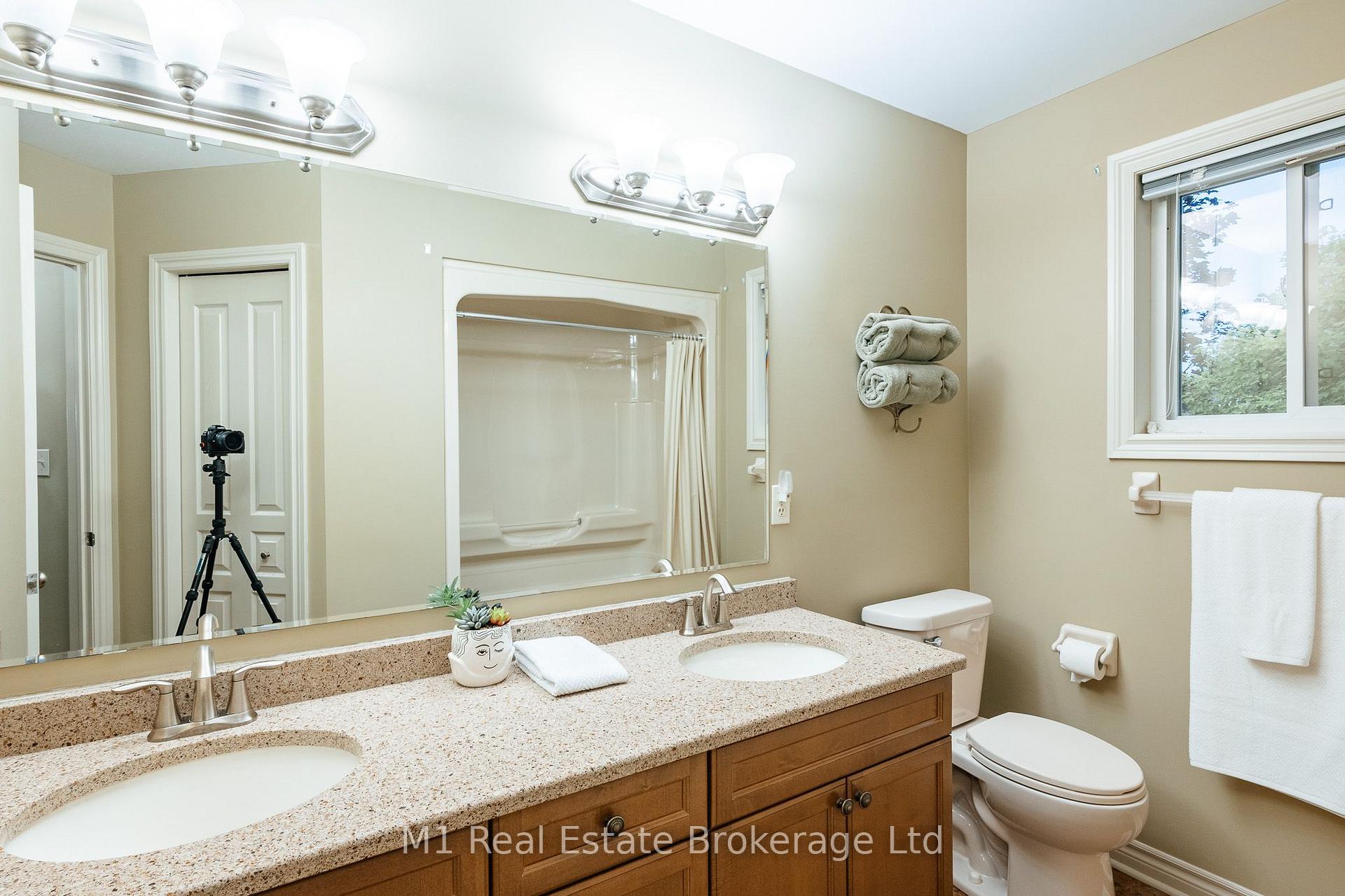 Photo 42 of 82 Vaughan Street, Guelph, Clairfields/Hanlon Business Park — HOMEH