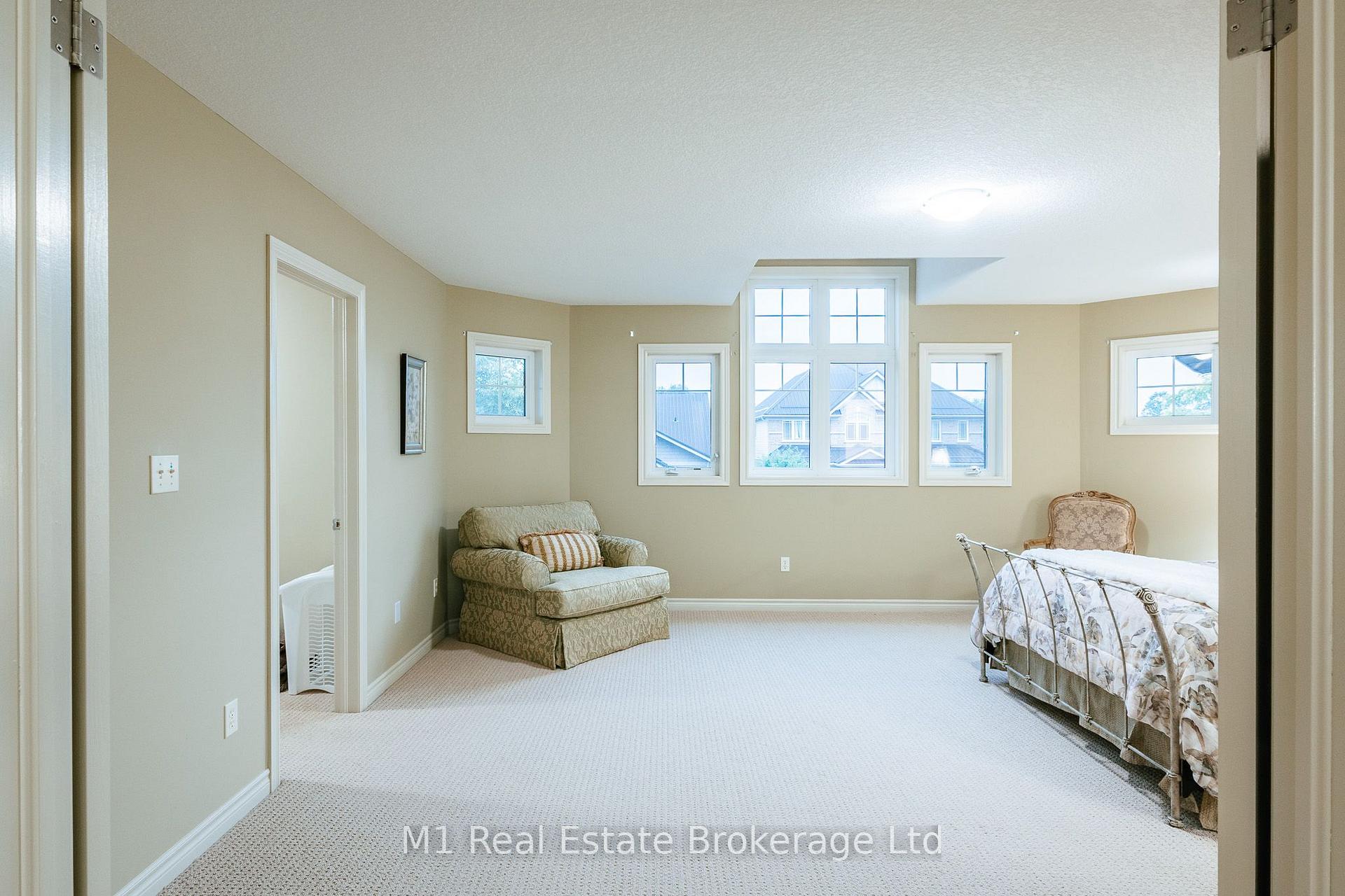 Photo 43 of 82 Vaughan Street, Guelph, Clairfields/Hanlon Business Park — HOMEH