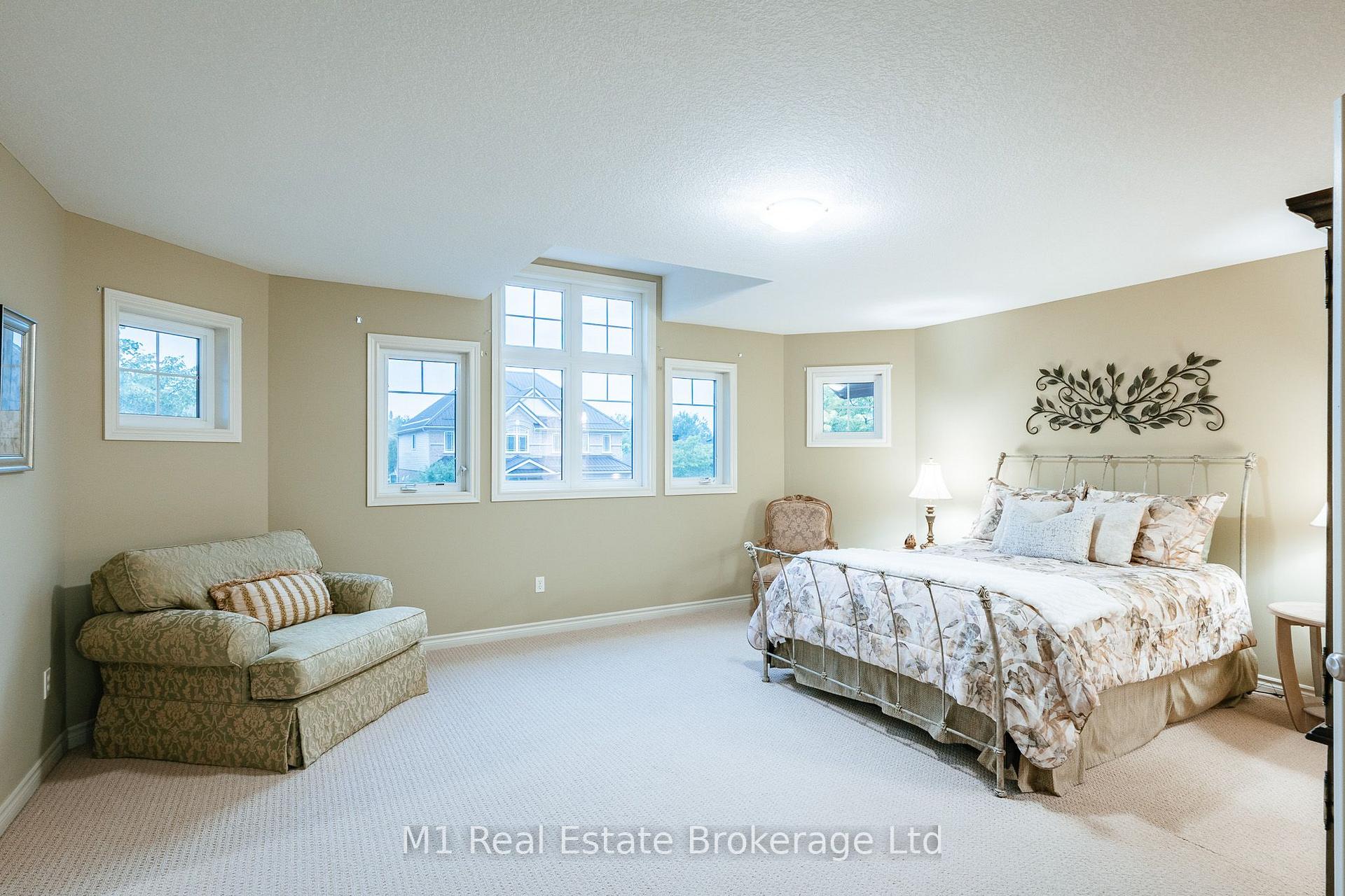 Photo 44 of 82 Vaughan Street, Guelph, Clairfields/Hanlon Business Park — HOMEH