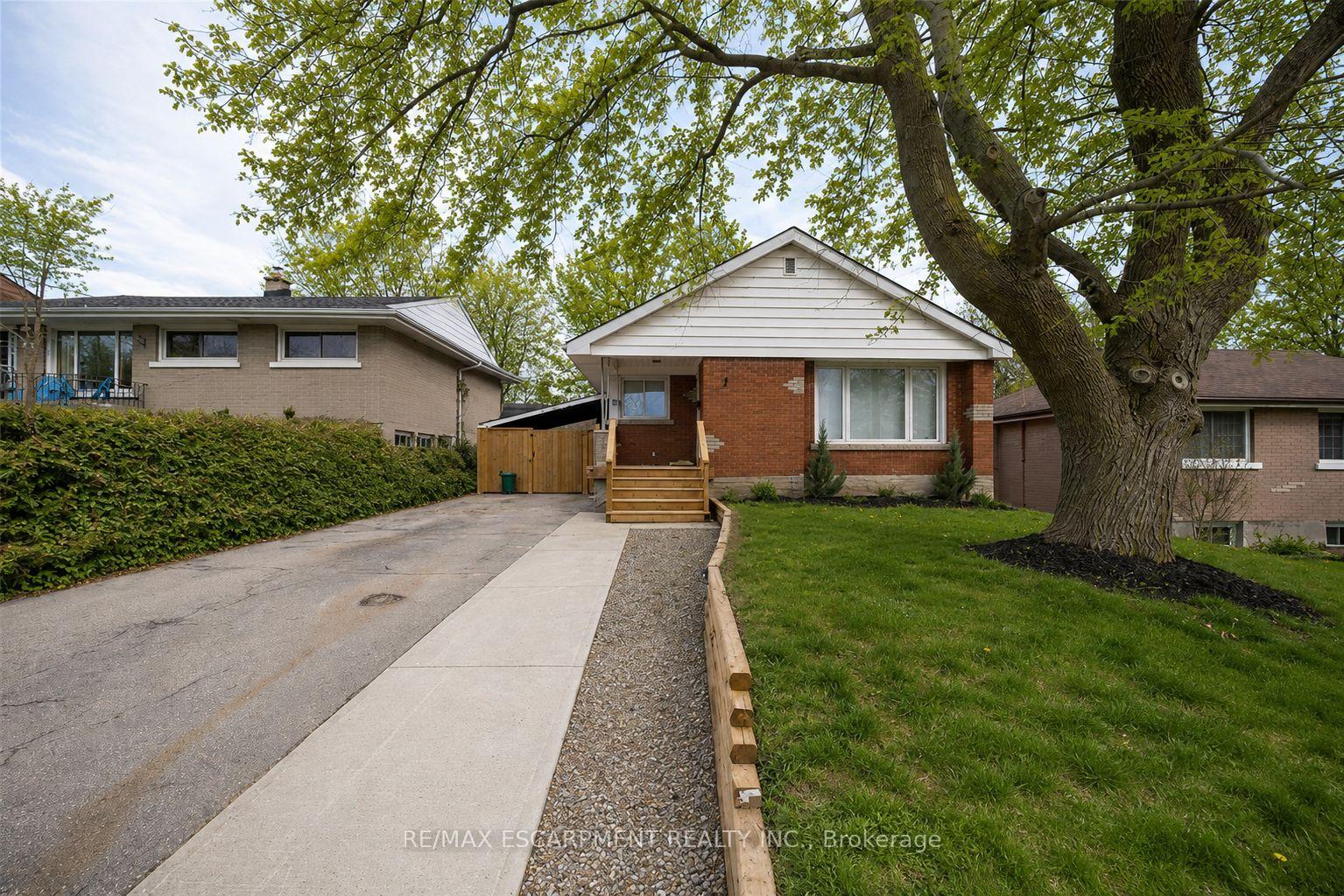 Front of Unit UPPER, 76 Glenview Avenue