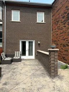 Front of 687 Richmond Street W