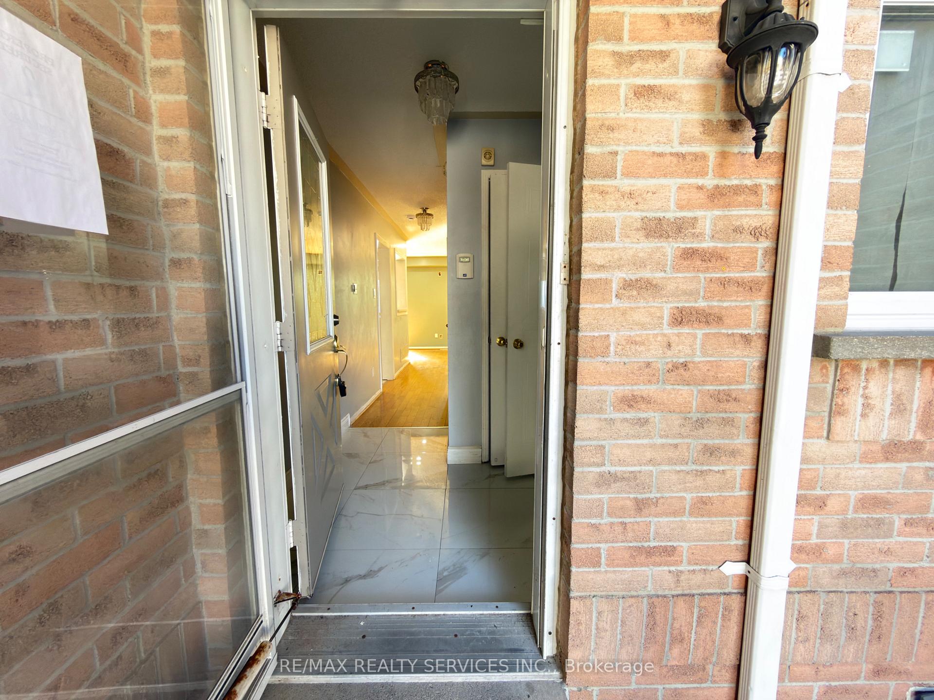 Photo 3 of 13 Wickstead Court, Brampton, Sandringham-Wellington — HOMEH
