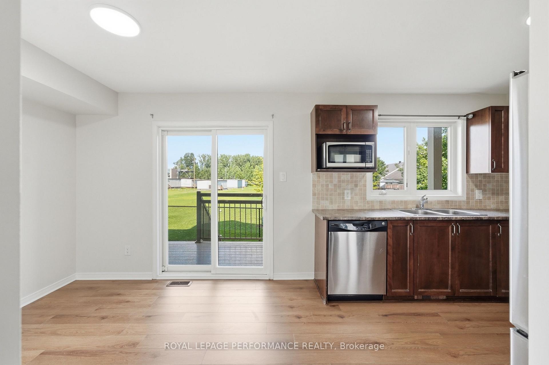 Photo 6 of 322 Galston Private, Ottawa, Mer Bleue/Bradley Estates/Anderson Park — HOMEH