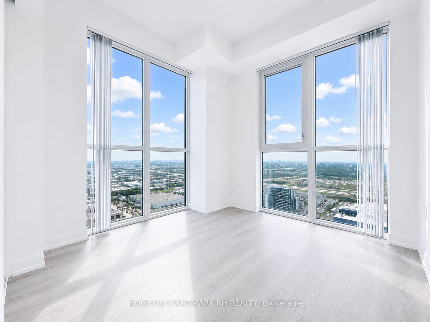 Photo 11 of Unit 4110, 28 Interchange Way, Vaughan, Vaughan Corporate Centre — HOMEH