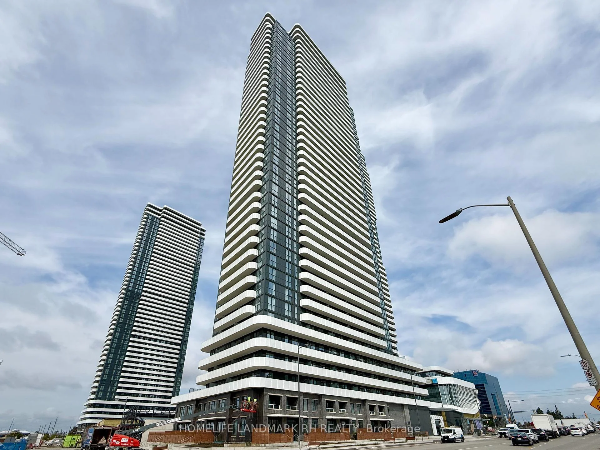 Photo 2 of Unit 4110, 28 Interchange Way, Vaughan, Vaughan Corporate Centre — HOMEH