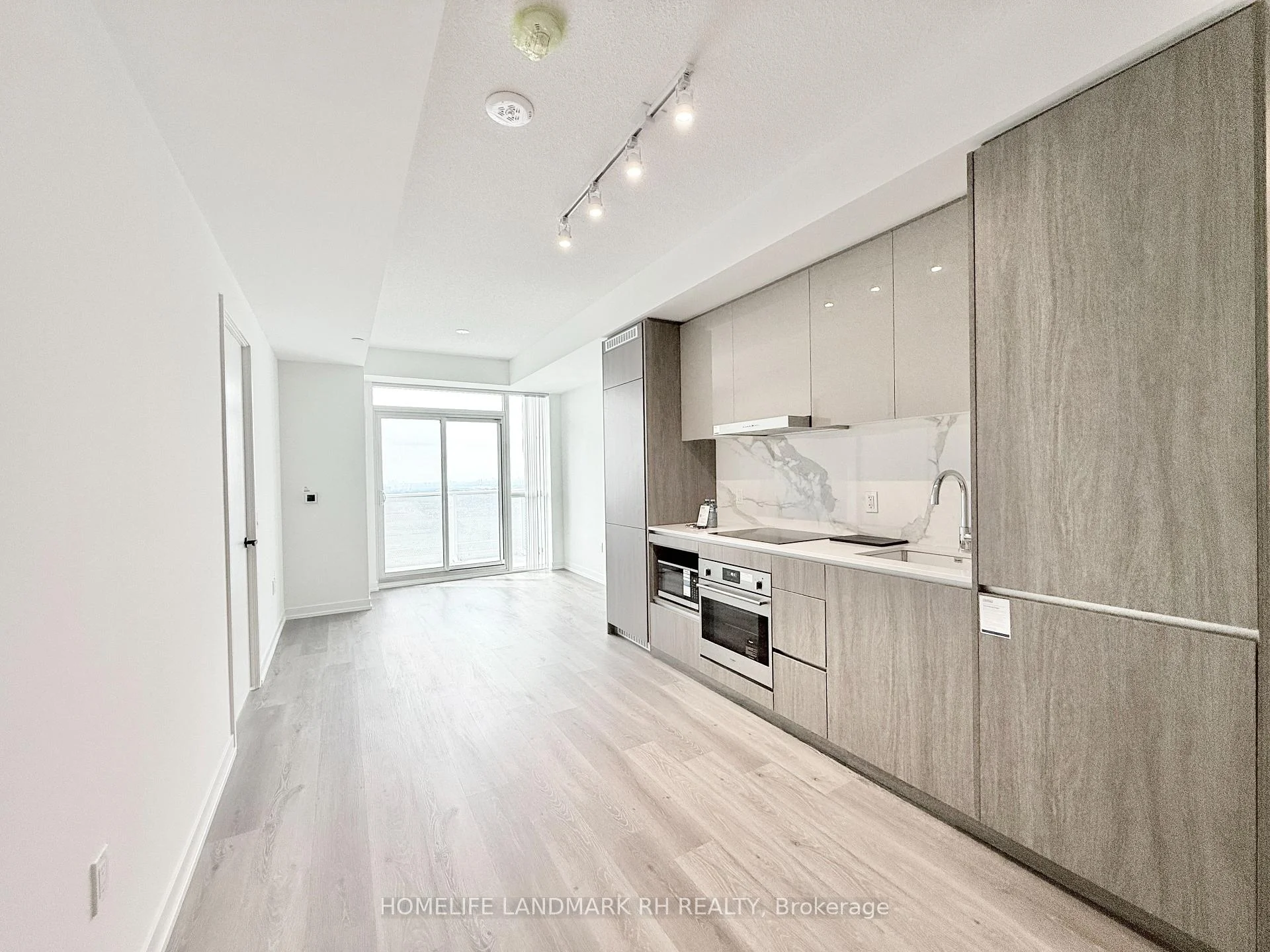 Photo 4 of Unit 4110, 28 Interchange Way, Vaughan, Vaughan Corporate Centre — HOMEH