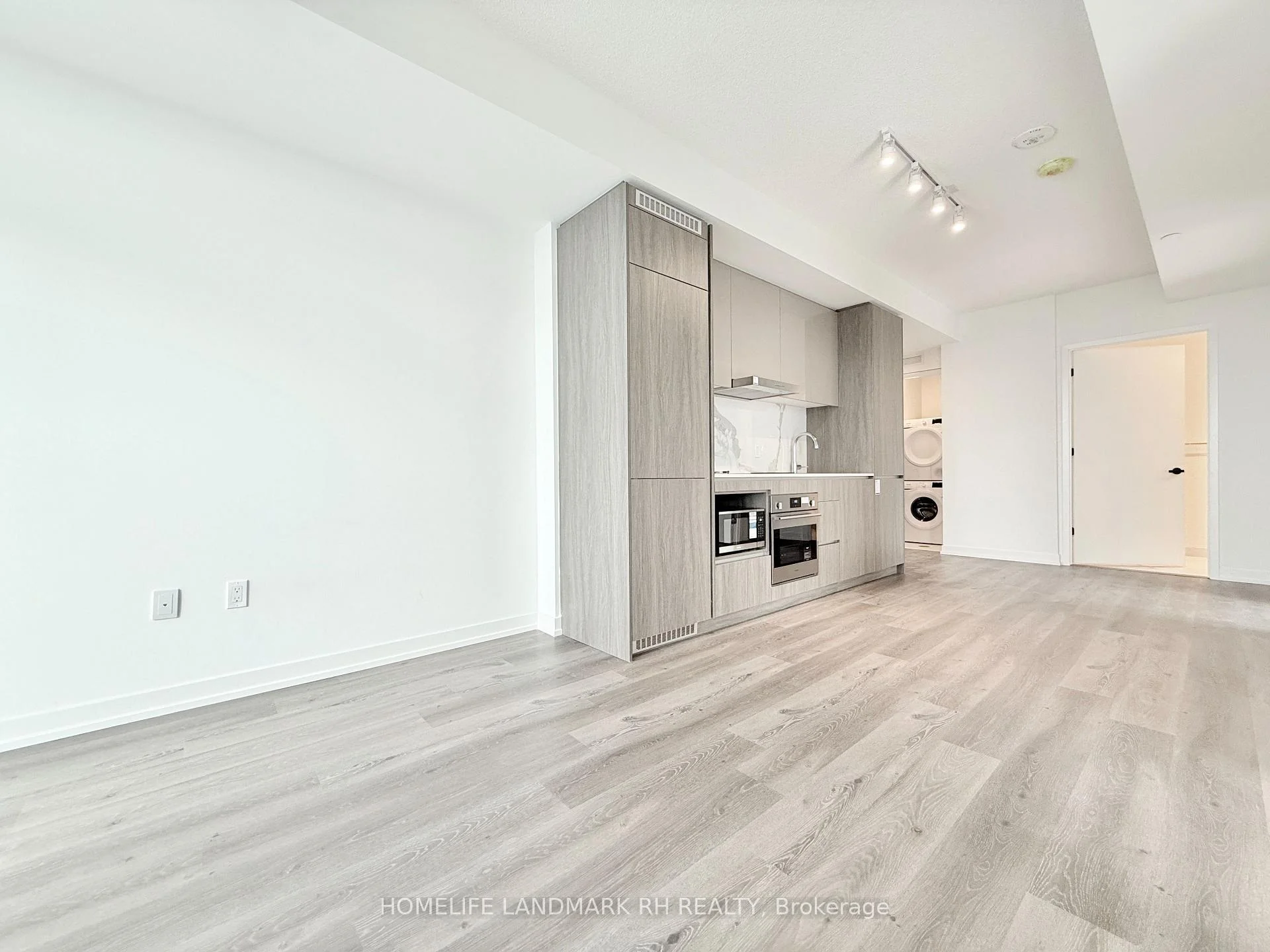 Photo 6 of Unit 4110, 28 Interchange Way, Vaughan, Vaughan Corporate Centre — HOMEH