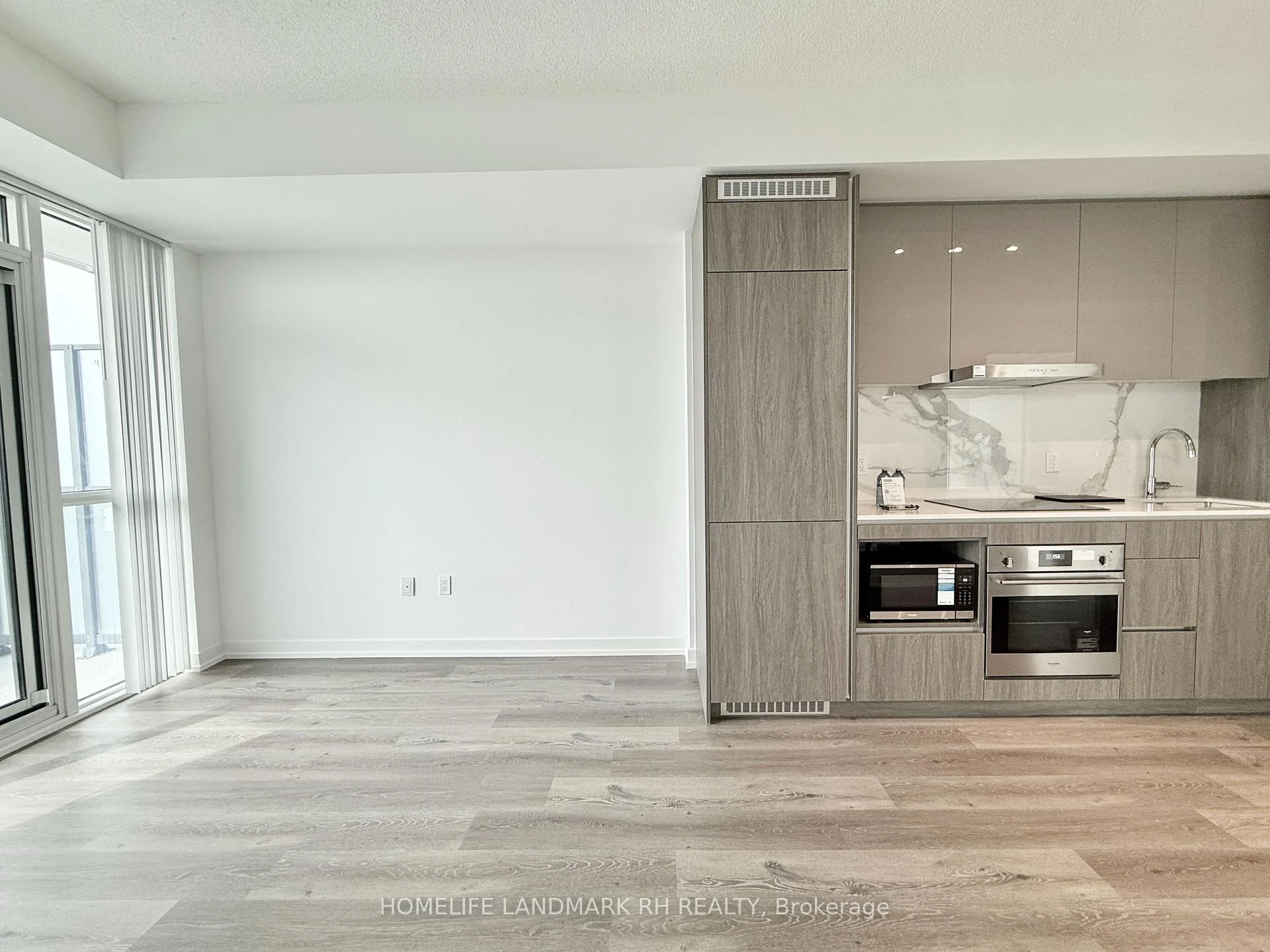 Photo 8 of Unit 4110, 28 Interchange Way, Vaughan, Vaughan Corporate Centre — HOMEH