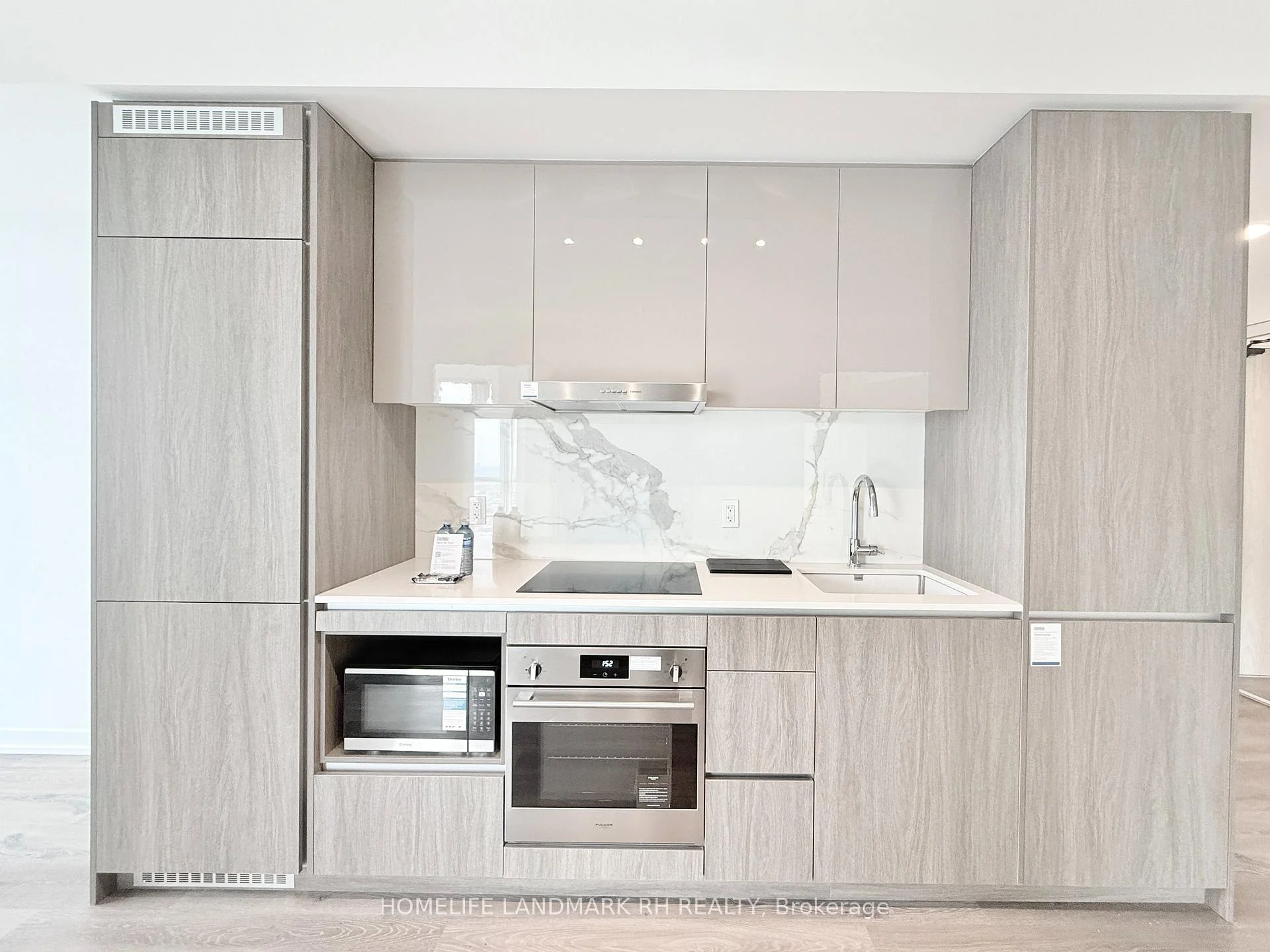 Photo 10 of Unit 4110, 28 Interchange Way, Vaughan, Vaughan Corporate Centre — HOMEH