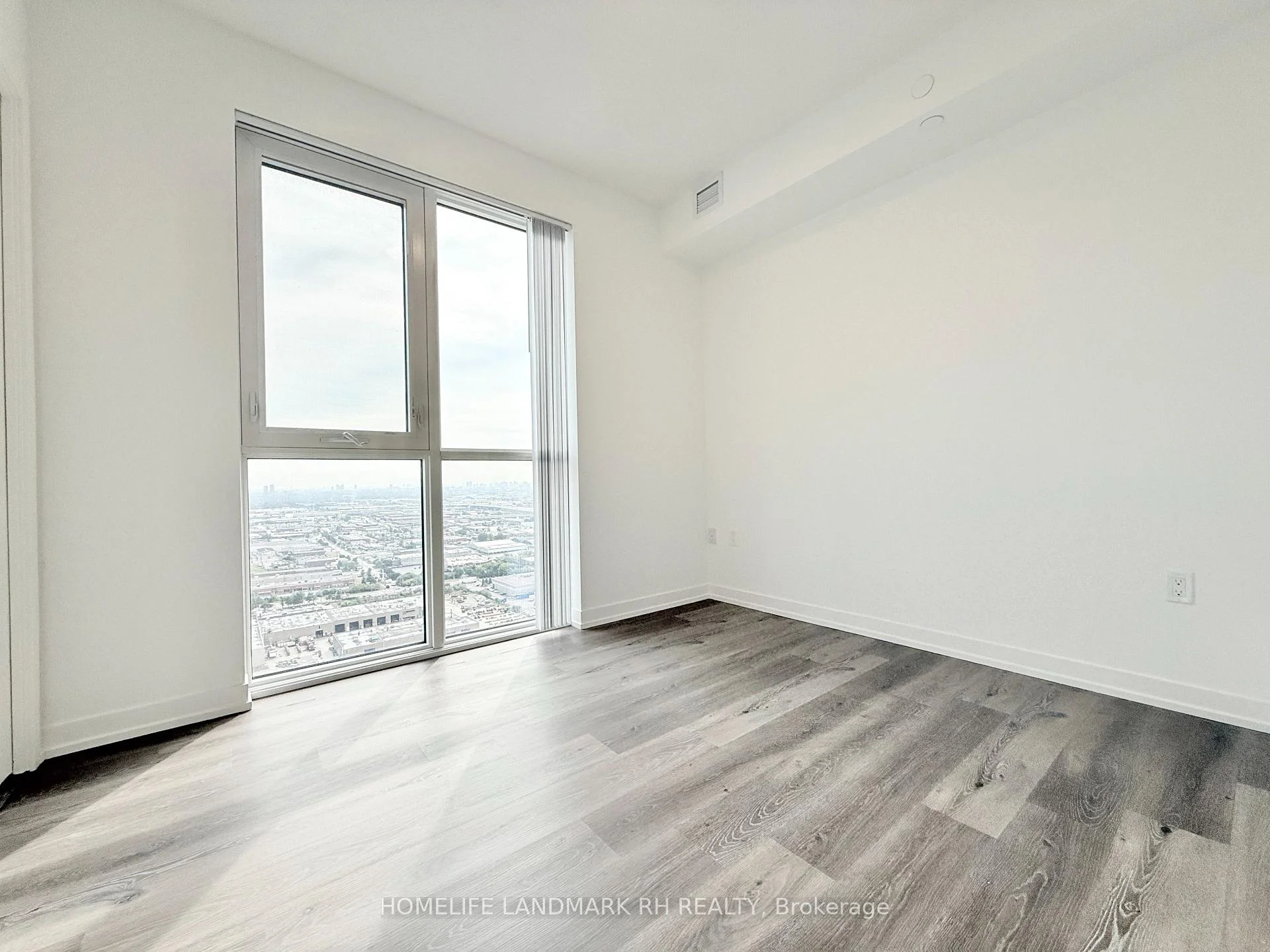 Photo 17 of Unit 4110, 28 Interchange Way, Vaughan, Vaughan Corporate Centre — HOMEH