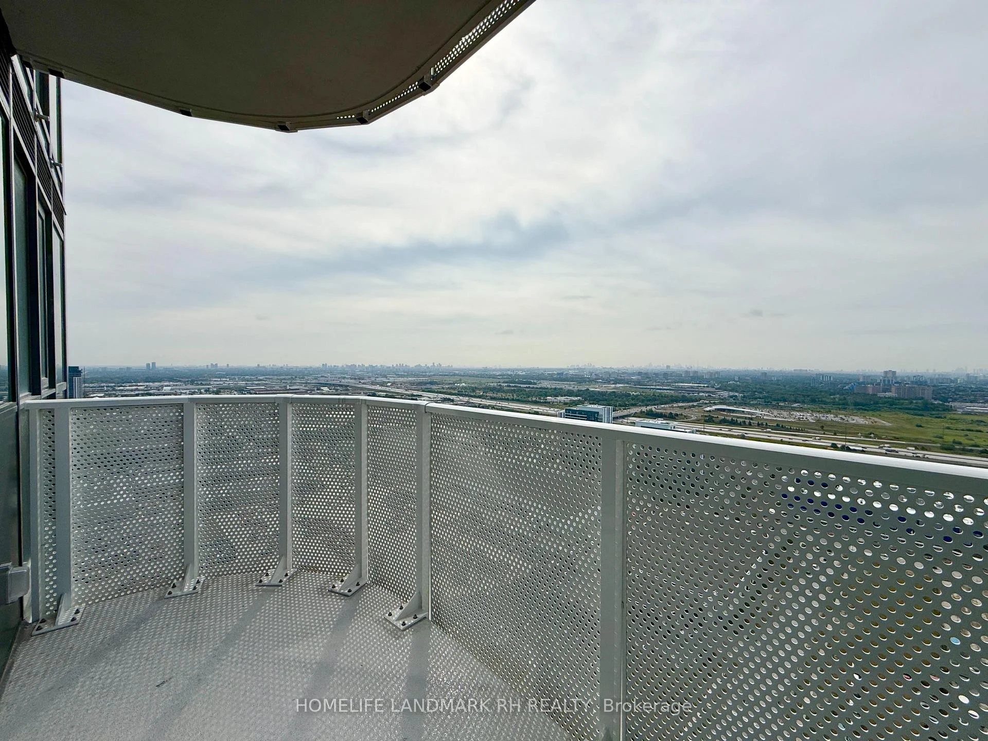 Photo 25 of Unit 4110, 28 Interchange Way, Vaughan, Vaughan Corporate Centre — HOMEH
