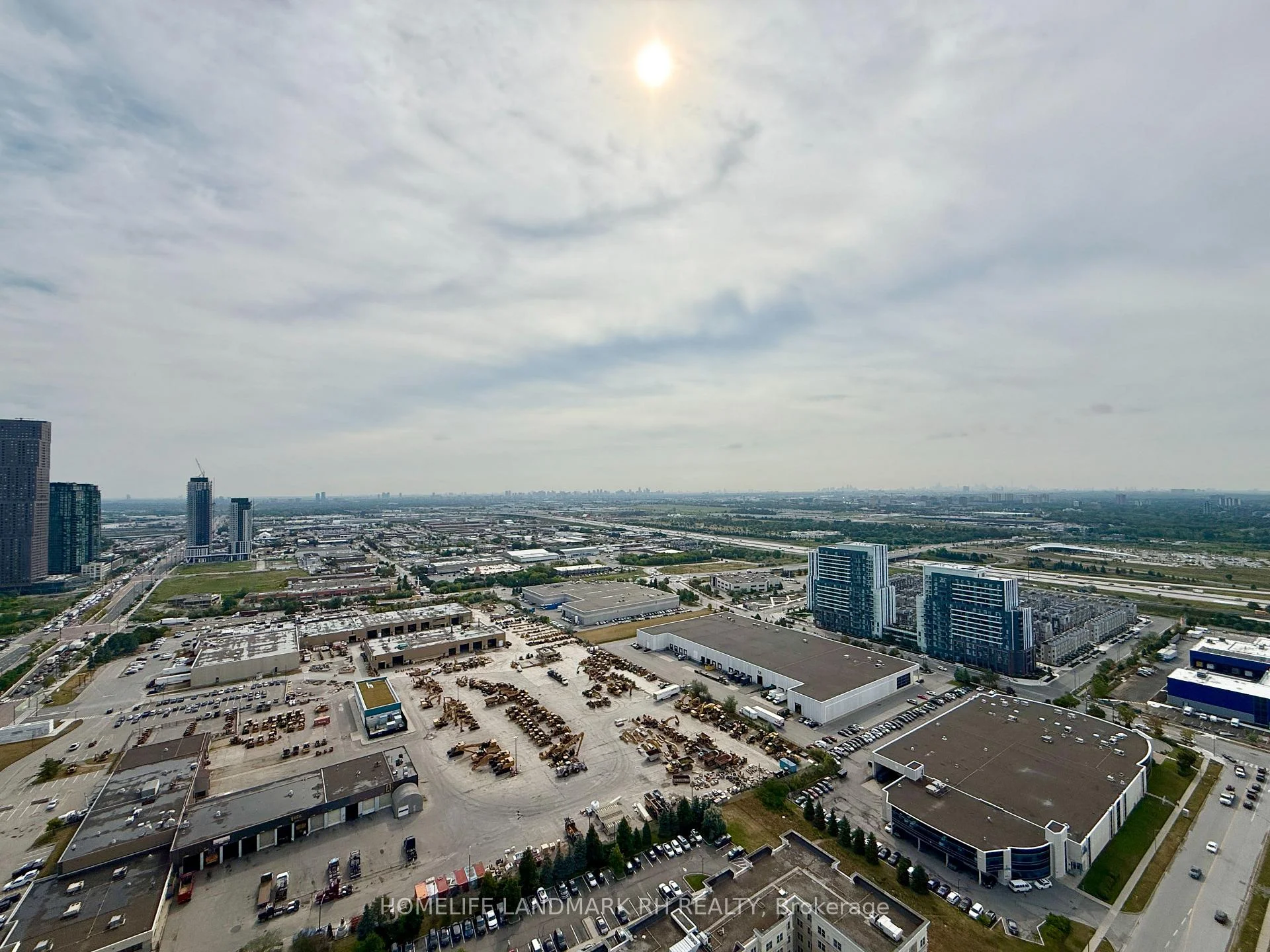 Photo 27 of Unit 4110, 28 Interchange Way, Vaughan, Vaughan Corporate Centre — HOMEH