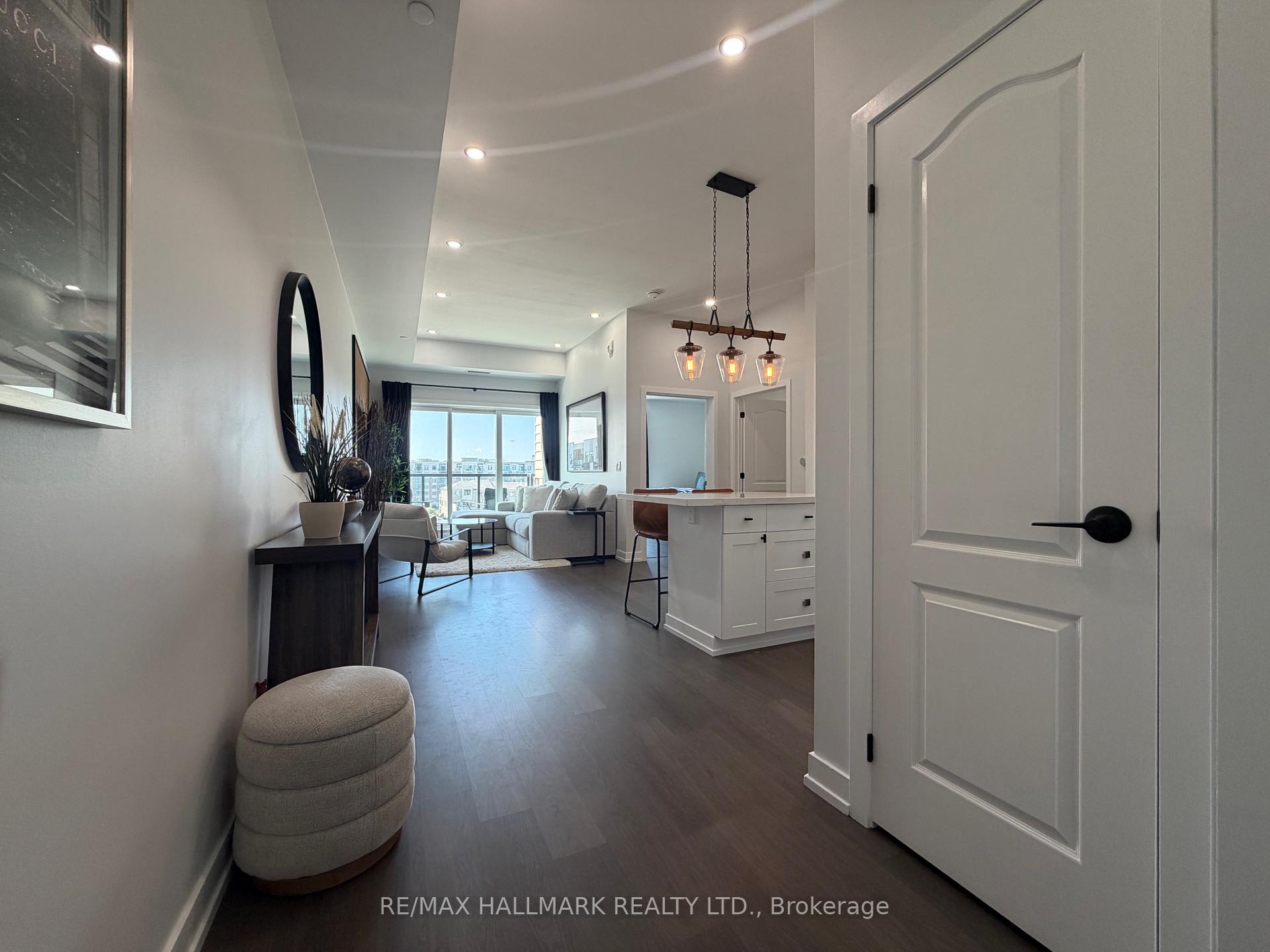 Photo 2 of Unit 404, 555 William Graham Drive, Aurora, Rural Aurora — HOMEH