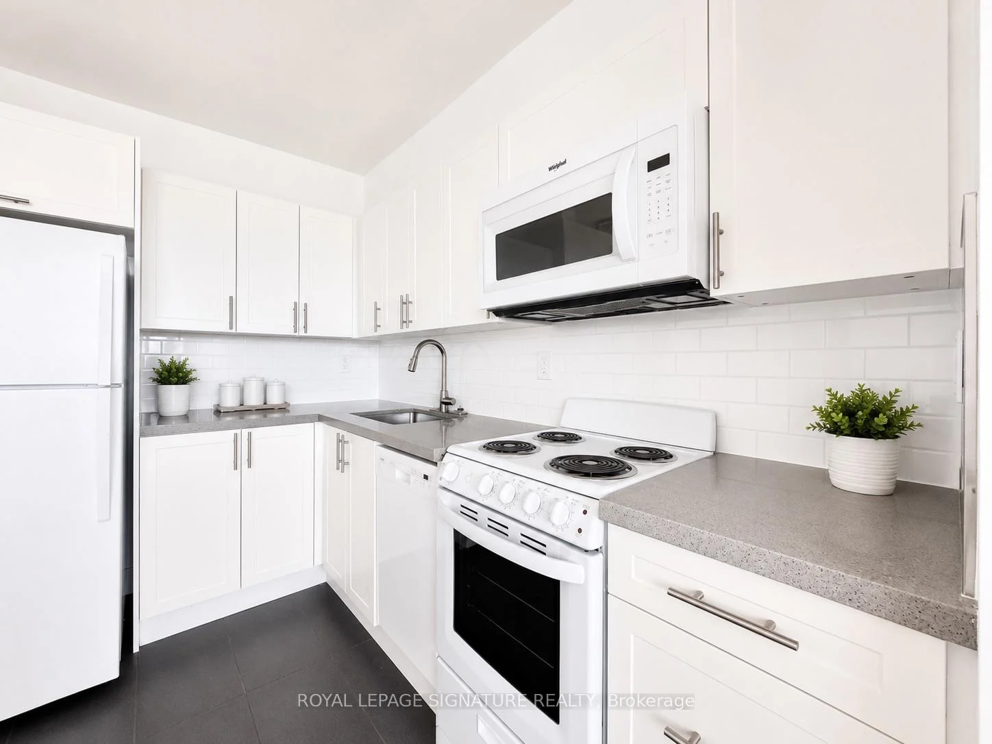 Photo 6 of Unit 504, 666 Spadina Avenue, Toronto, University — HOMEH