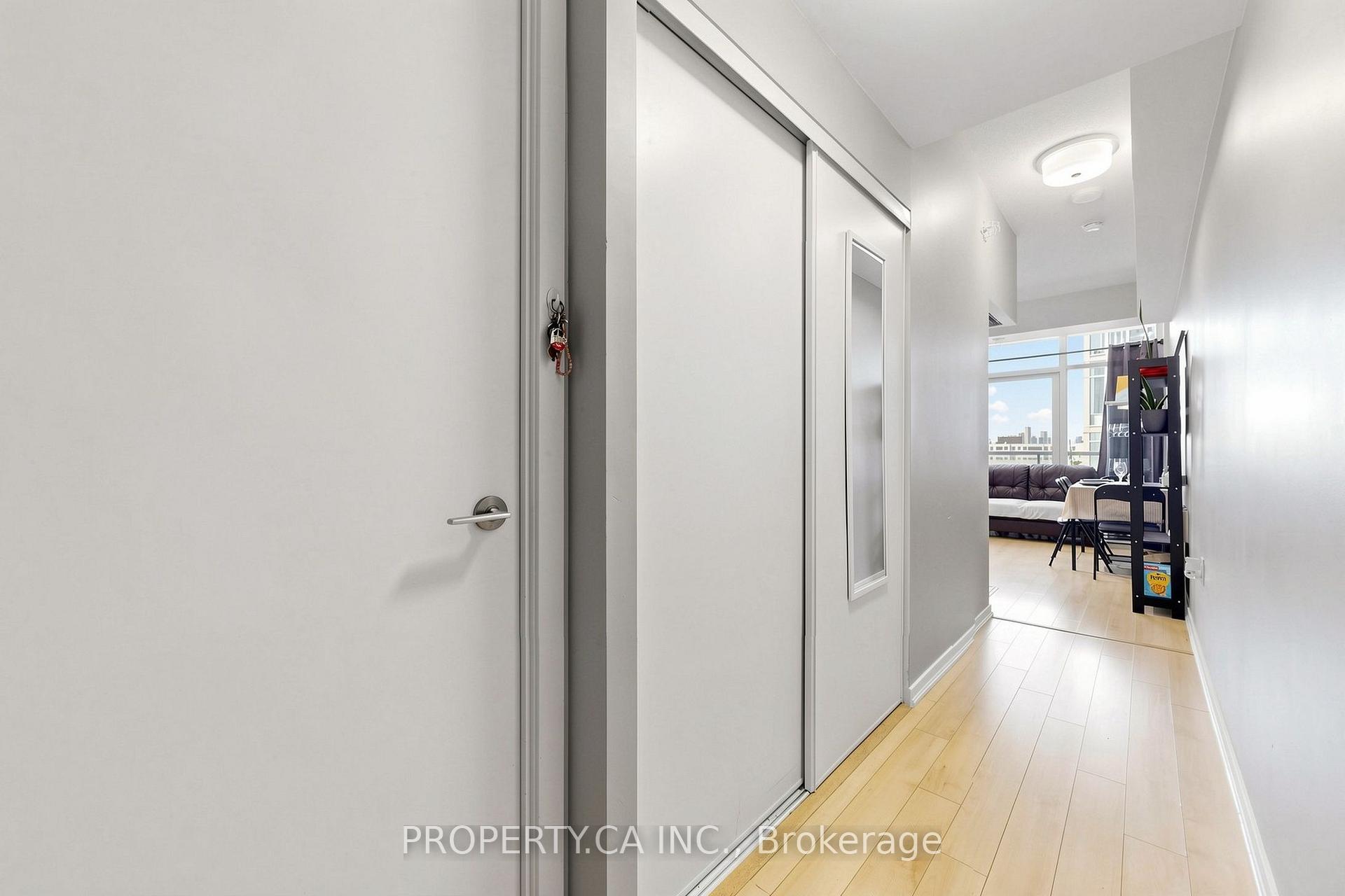Photo 3 of Unit 819W, 36 Lisgar Street, Toronto, Little Portugal — HOMEH