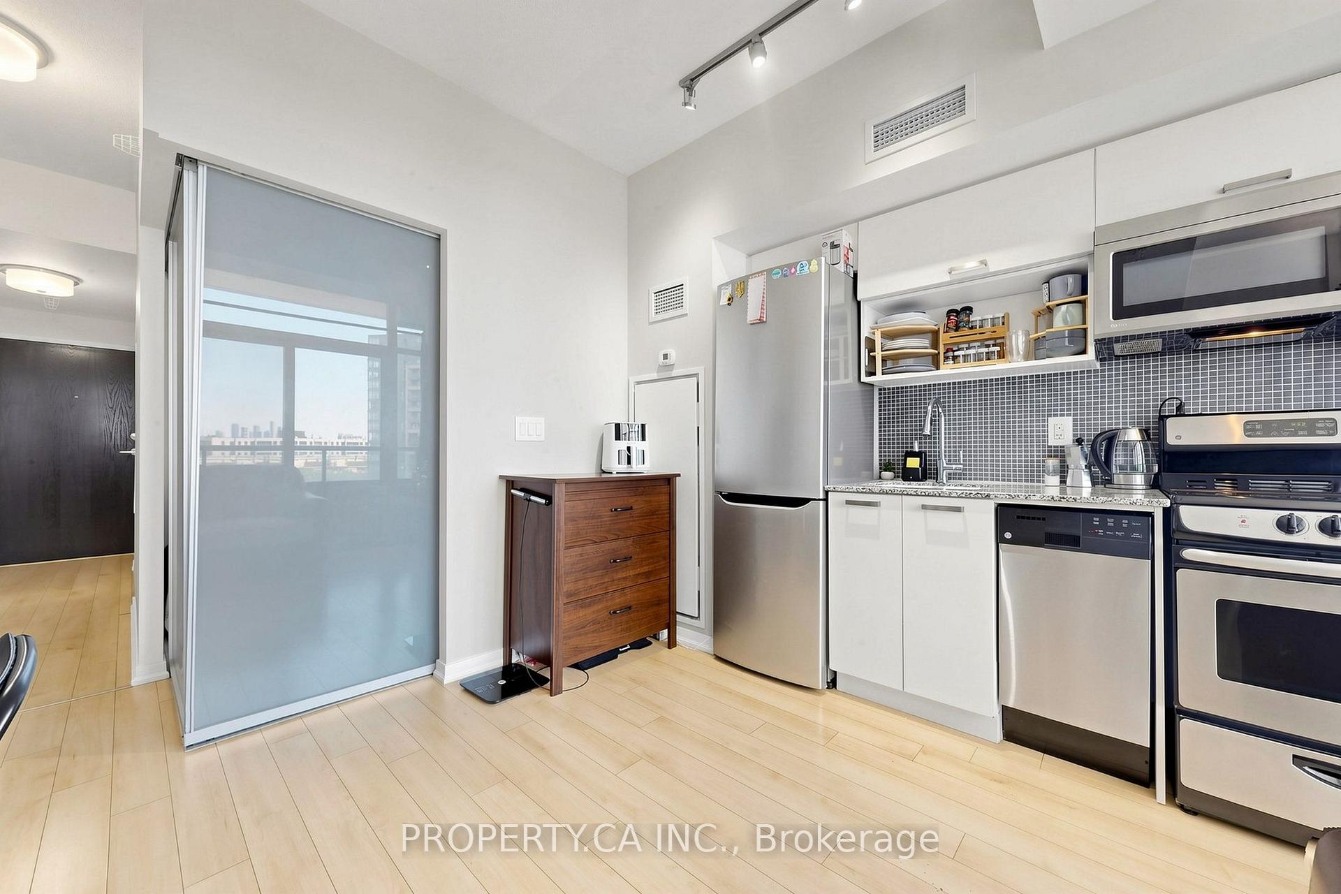 Photo 5 of Unit 819W, 36 Lisgar Street, Toronto, Little Portugal — HOMEH