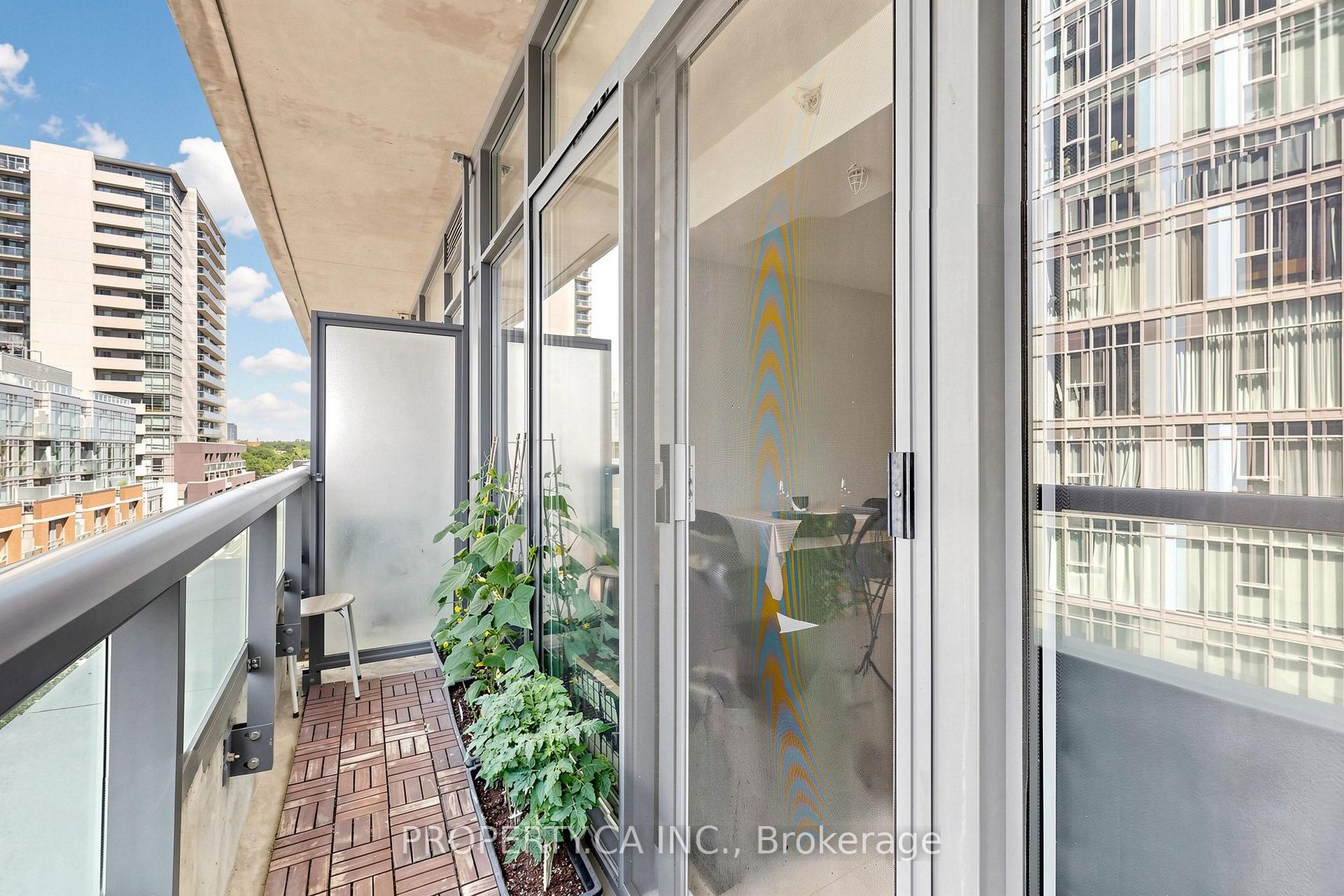 Photo 11 of Unit 819W, 36 Lisgar Street, Toronto, Little Portugal — HOMEH