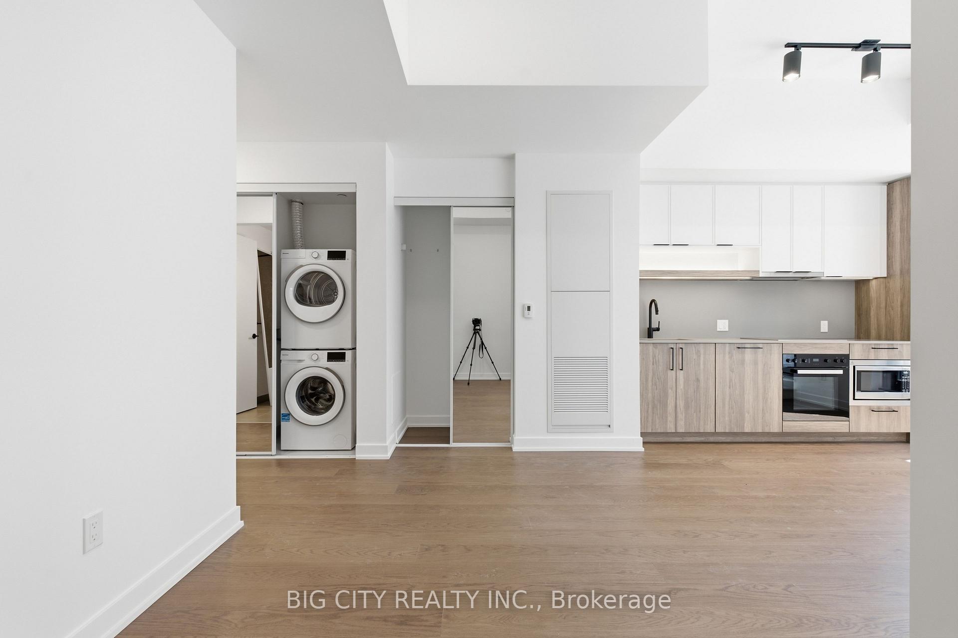 Photo 7 of Unit 829, 91 Montclair Avenue, Toronto, Forest Hill South — HOMEH