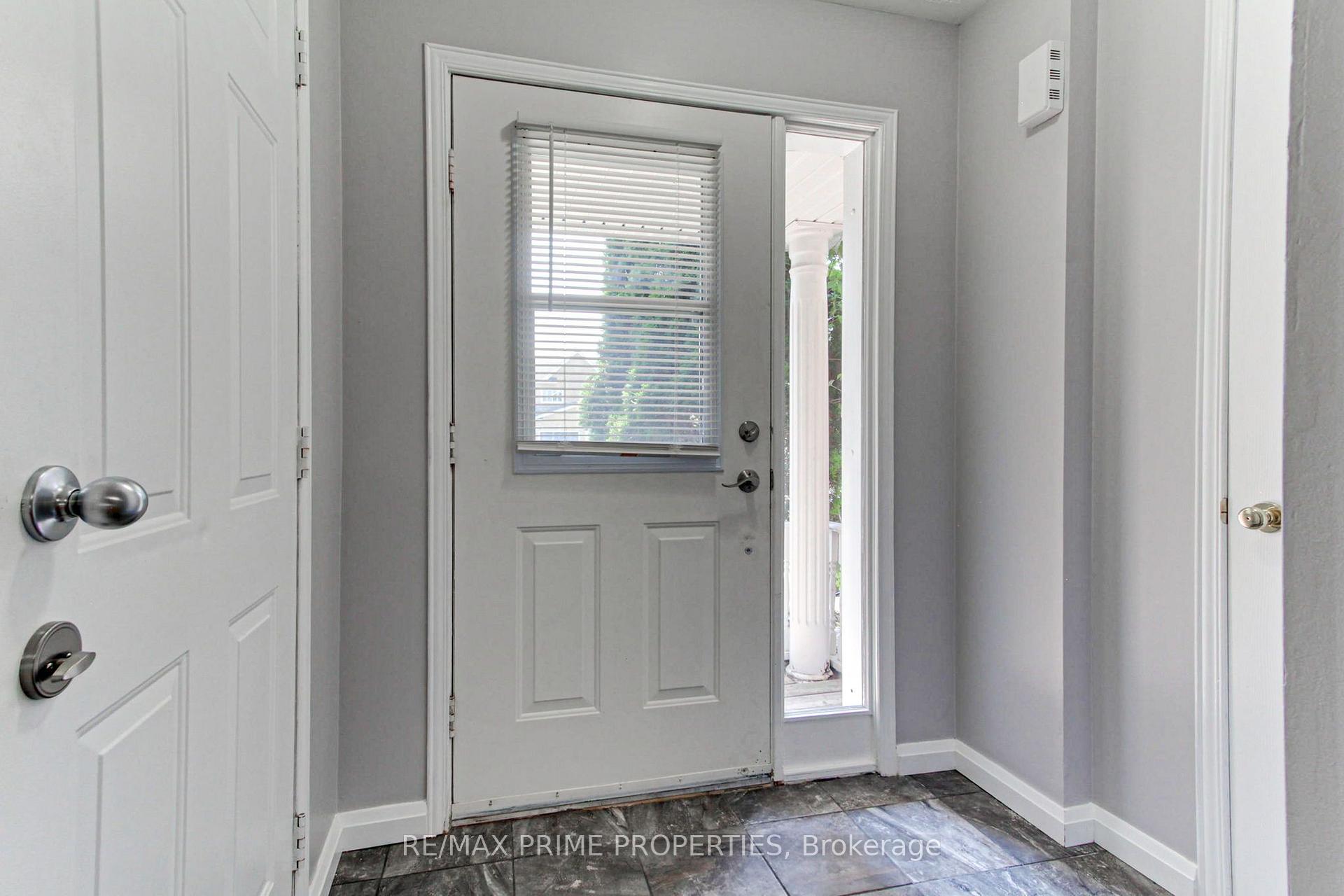 Photo 3 of 85 Lyfytt Crescent, Barrie, West Bayfield — HOMEH