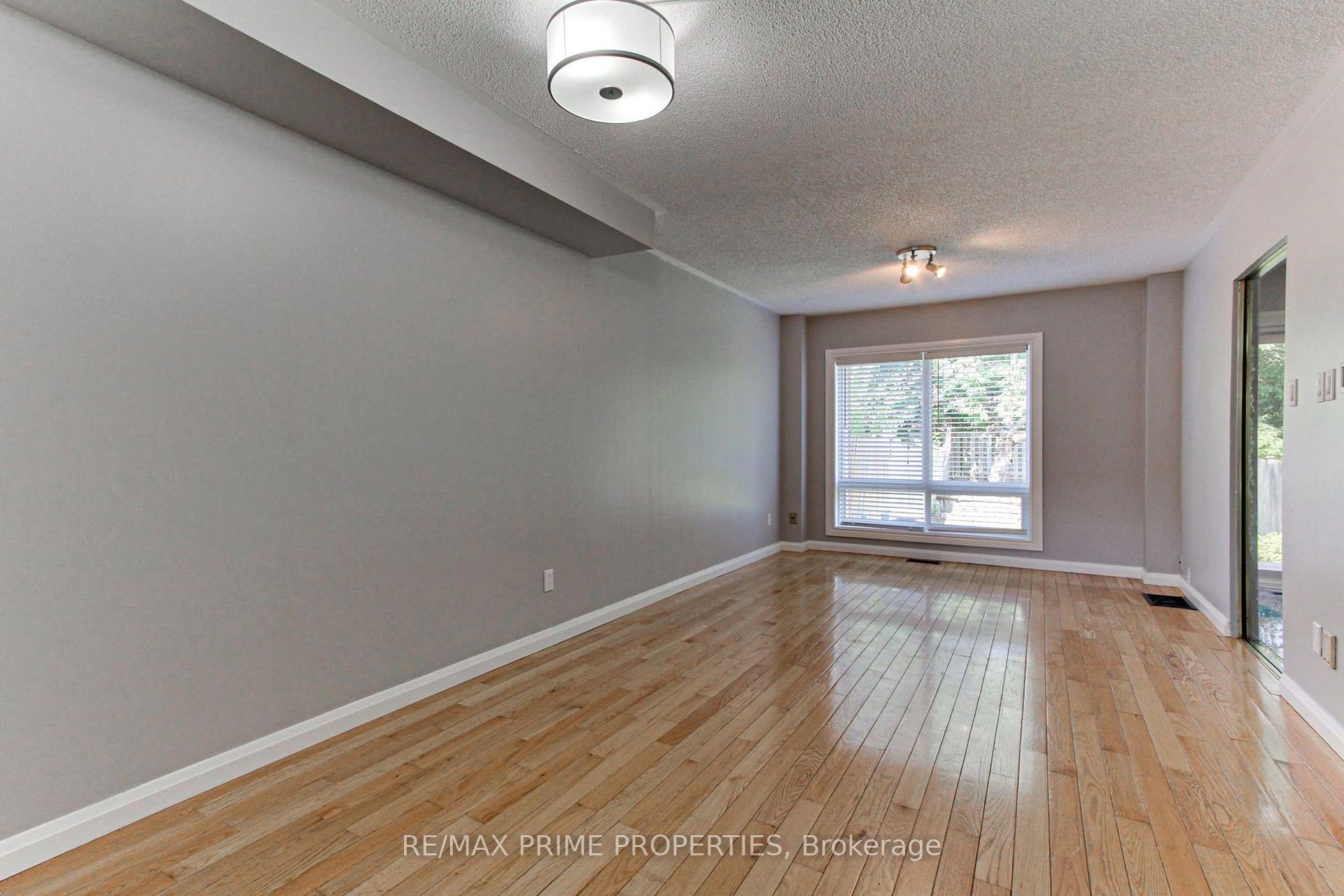 Photo 4 of 85 Lyfytt Crescent, Barrie, West Bayfield — HOMEH