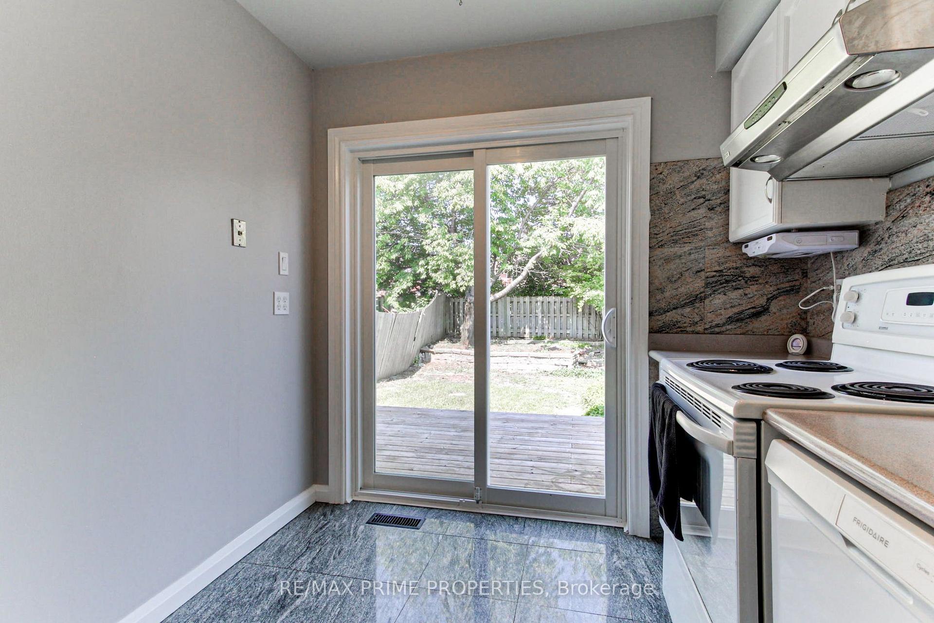 Photo 8 of 85 Lyfytt Crescent, Barrie, West Bayfield — HOMEH