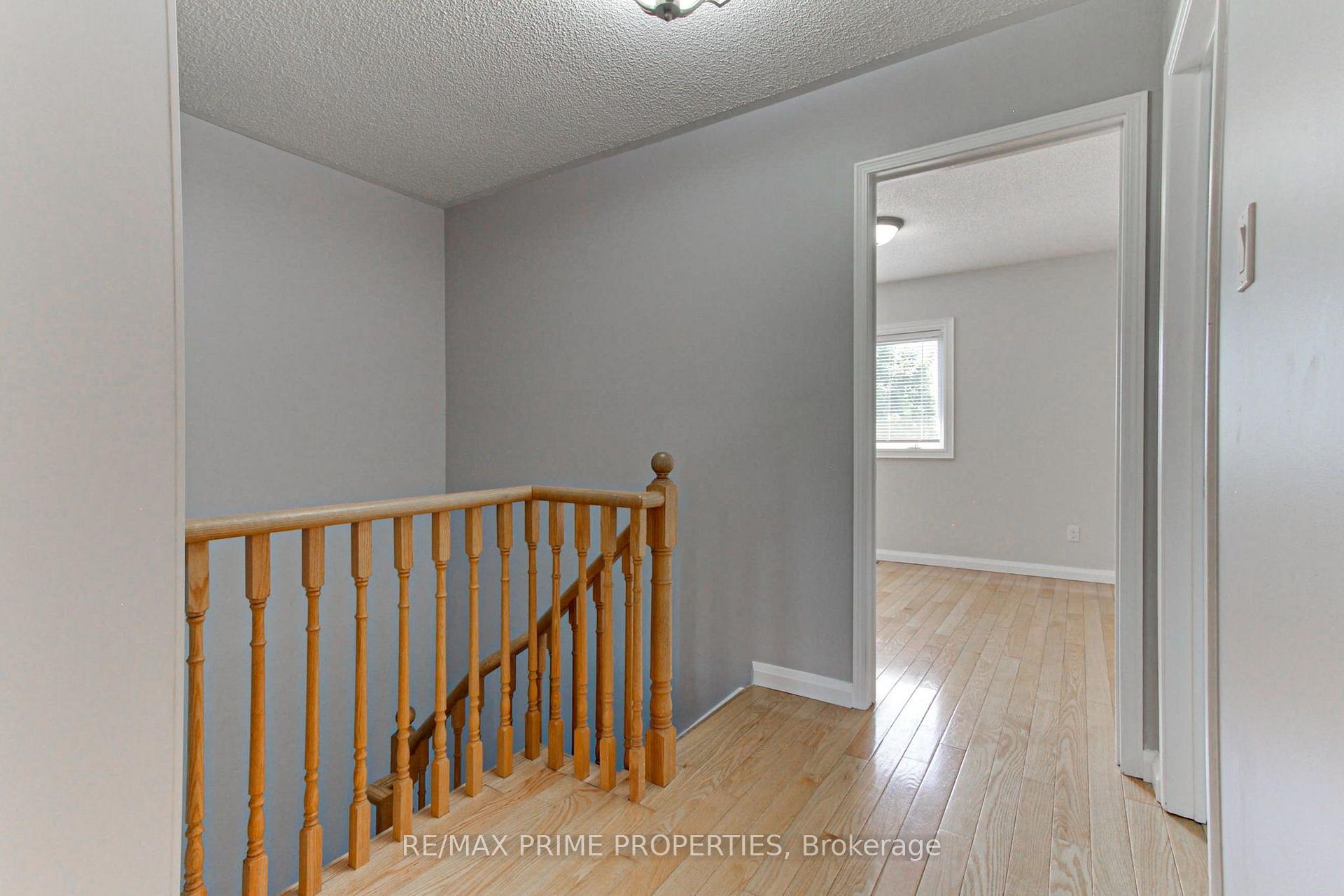Photo 10 of 85 Lyfytt Crescent, Barrie, West Bayfield — HOMEH