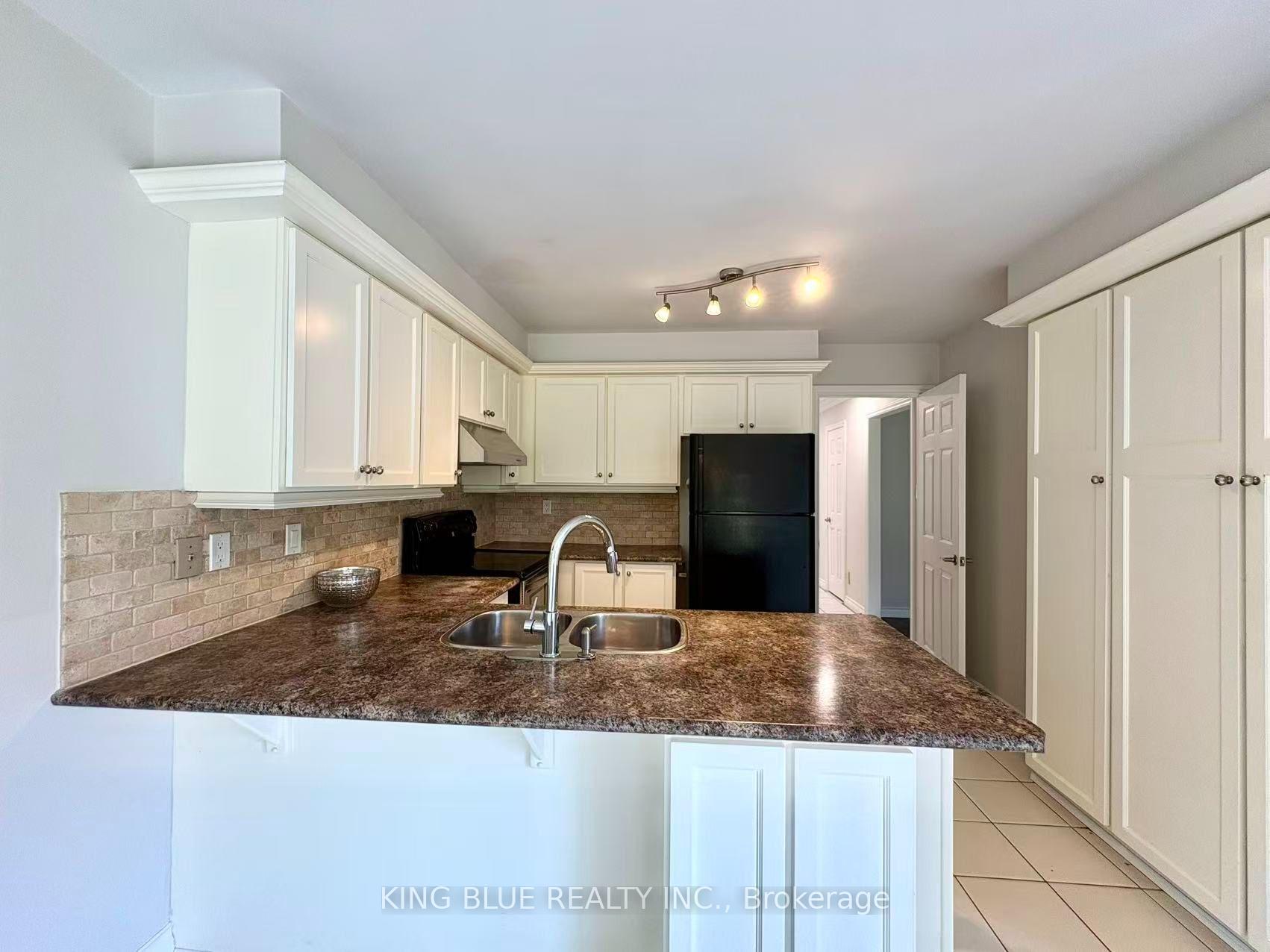 Photo 2 of 23 Craigleith Crescent, Richmond Hill, Oak Ridges Lake Wilcox — HOMEH