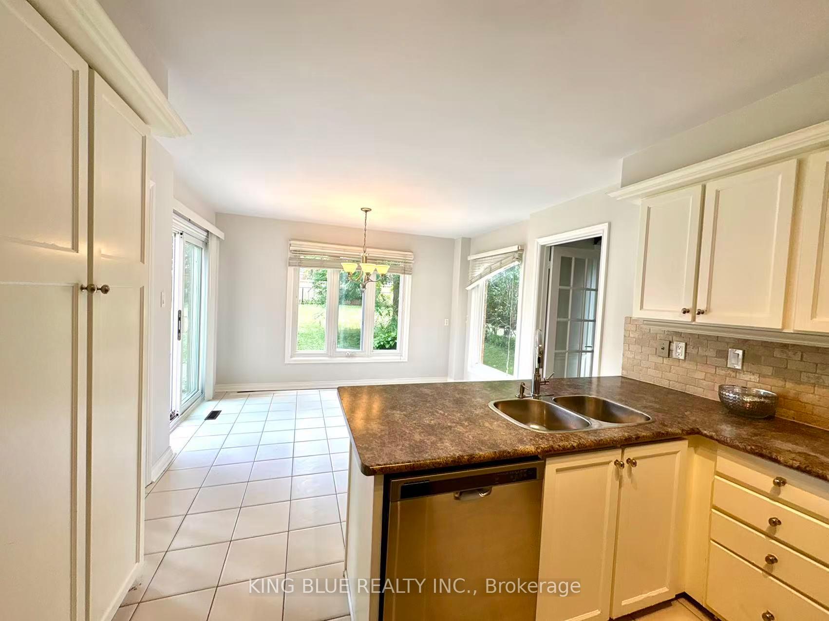 Photo 3 of 23 Craigleith Crescent, Richmond Hill, Oak Ridges Lake Wilcox — HOMEH