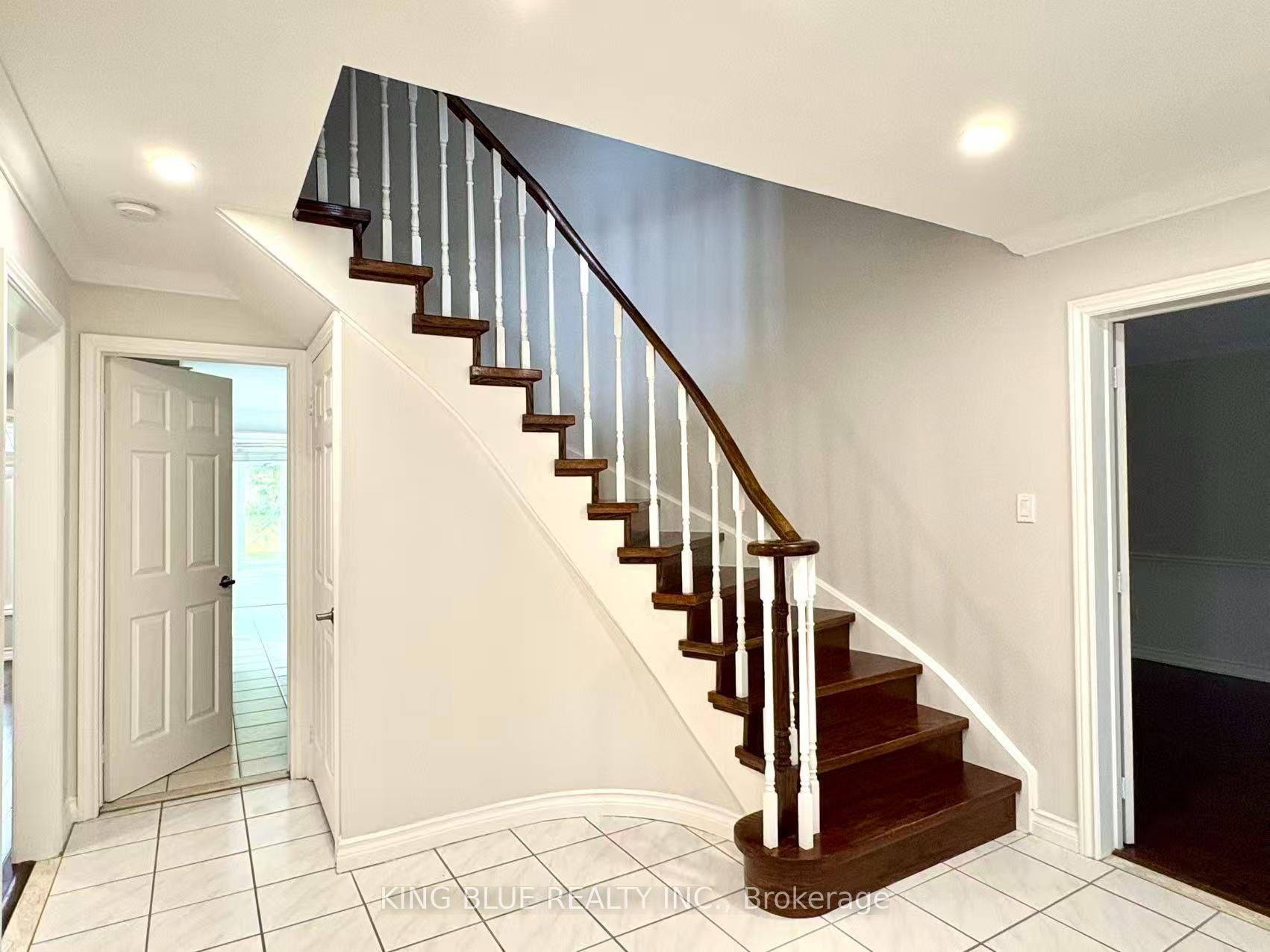 Photo 11 of 23 Craigleith Crescent, Richmond Hill, Oak Ridges Lake Wilcox — HOMEH
