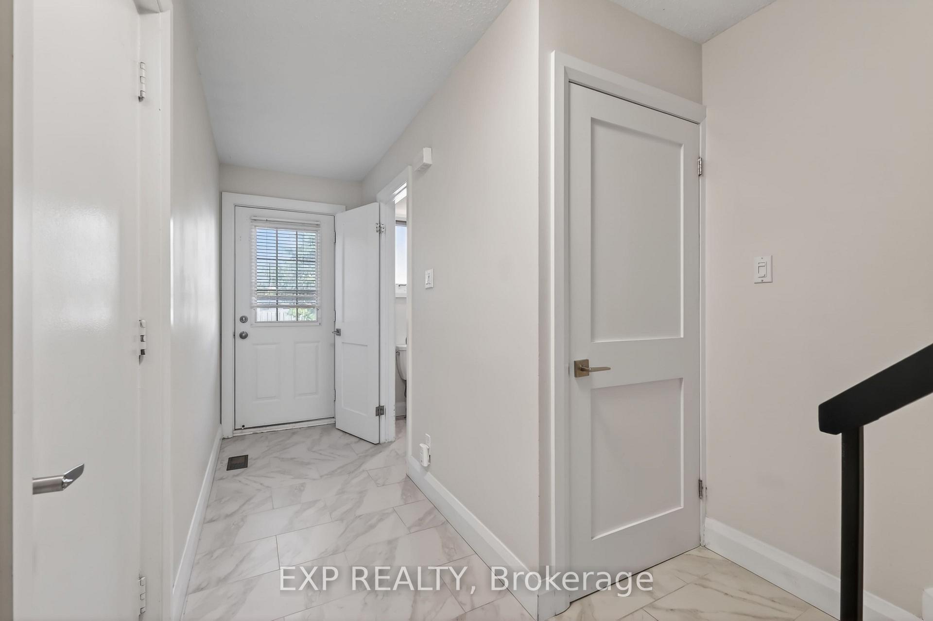 Photo 2 of 1551 Hoskins Crescent, Ottawa, Fallingbrook/Pineridge — HOMEH