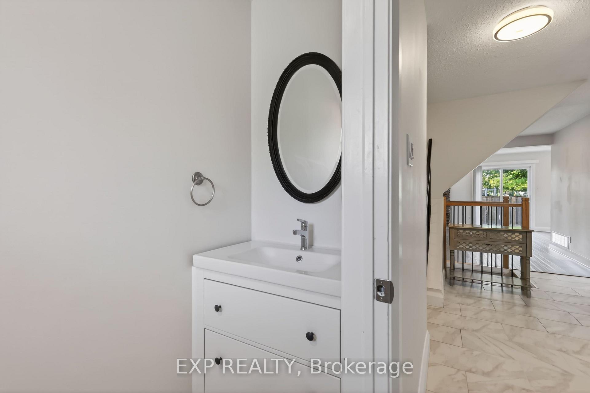 Photo 3 of 1551 Hoskins Crescent, Ottawa, Fallingbrook/Pineridge — HOMEH