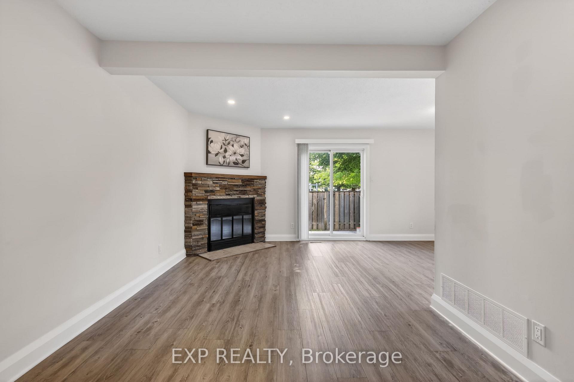 Photo 5 of 1551 Hoskins Crescent, Ottawa, Fallingbrook/Pineridge — HOMEH