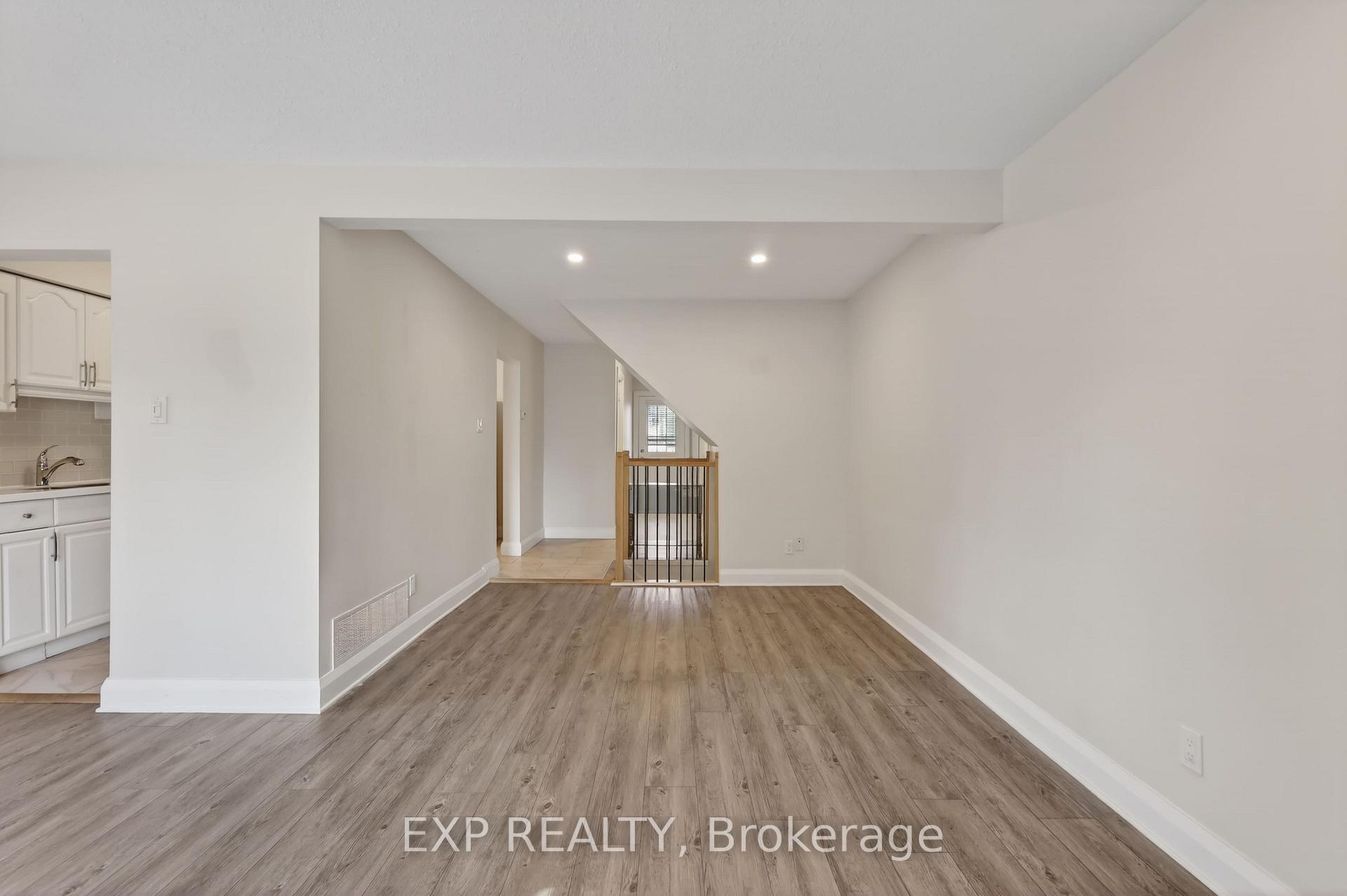 Photo 6 of 1551 Hoskins Crescent, Ottawa, Fallingbrook/Pineridge — HOMEH