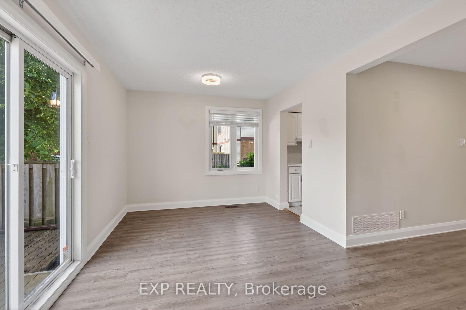 Photo 8 of 1551 Hoskins Crescent, Ottawa, Fallingbrook/Pineridge — HOMEH