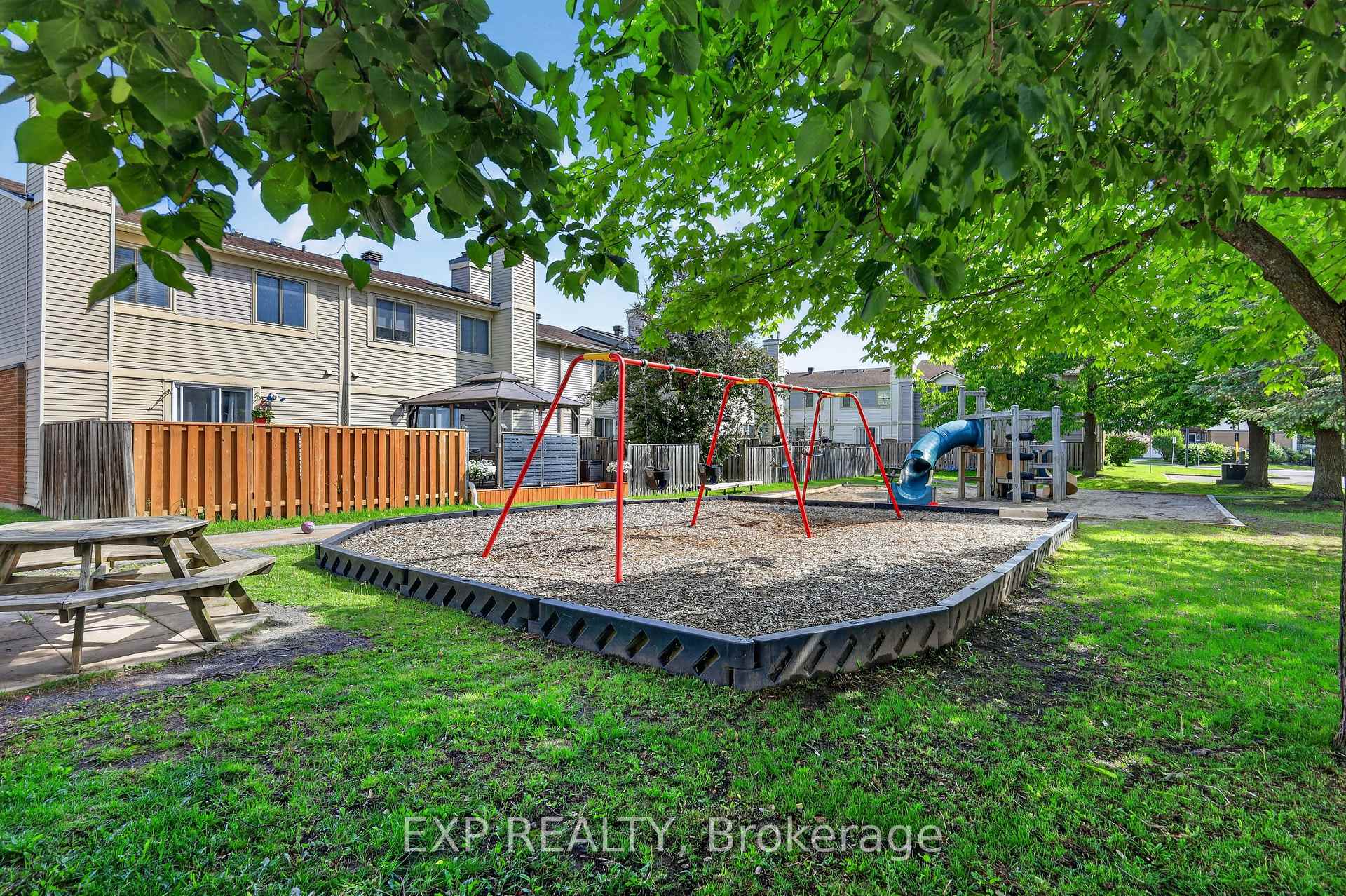 Photo 41 of 1551 Hoskins Crescent, Ottawa, Fallingbrook/Pineridge — HOMEH
