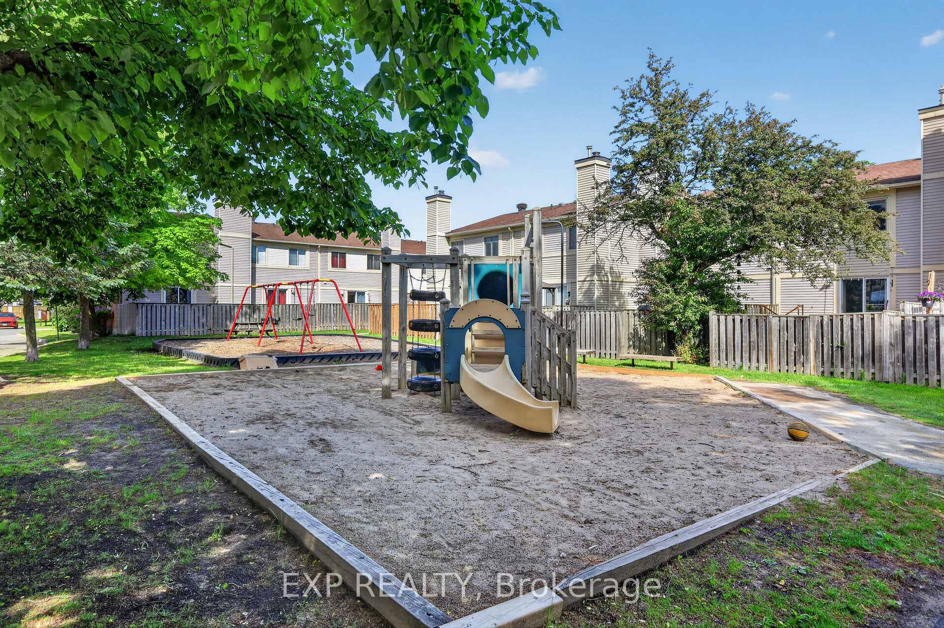Photo 42 of 1551 Hoskins Crescent, Ottawa, Fallingbrook/Pineridge — HOMEH