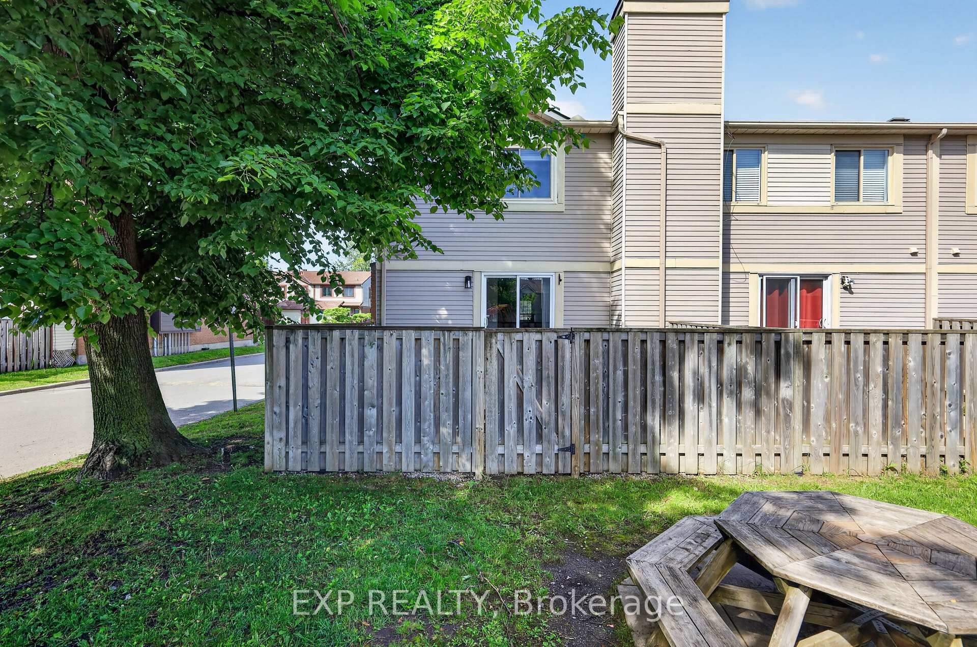 Photo 43 of 1551 Hoskins Crescent, Ottawa, Fallingbrook/Pineridge — HOMEH