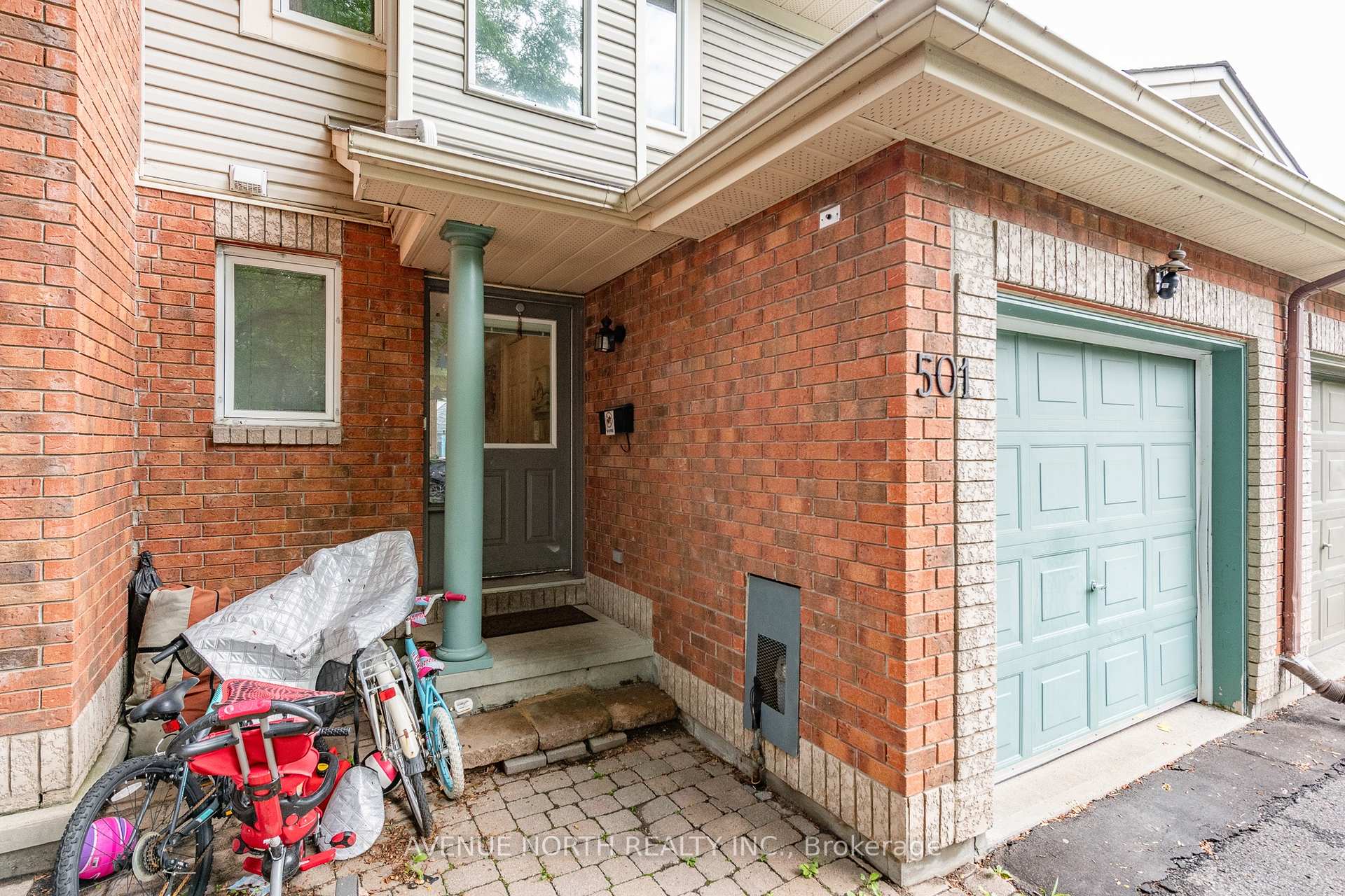 Photo 2 of 501 Lawler Crescent, Ottawa, Chatelaine Village — HOMEH