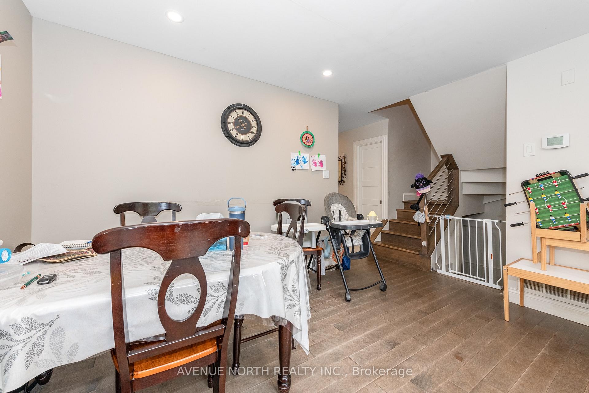 Photo 6 of 501 Lawler Crescent, Ottawa, Chatelaine Village — HOMEH
