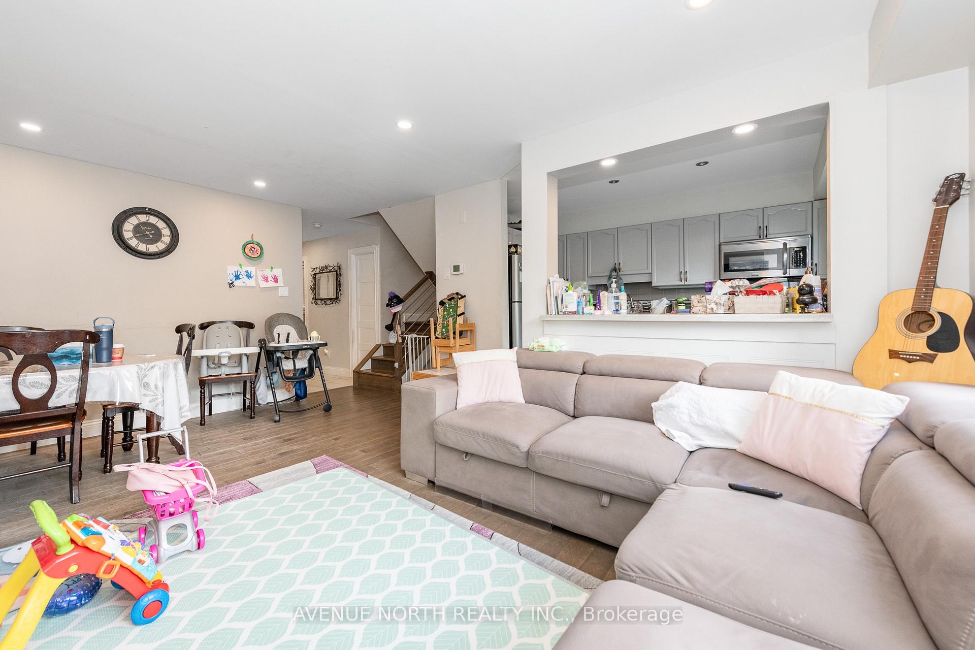 Photo 8 of 501 Lawler Crescent, Ottawa, Chatelaine Village — HOMEH