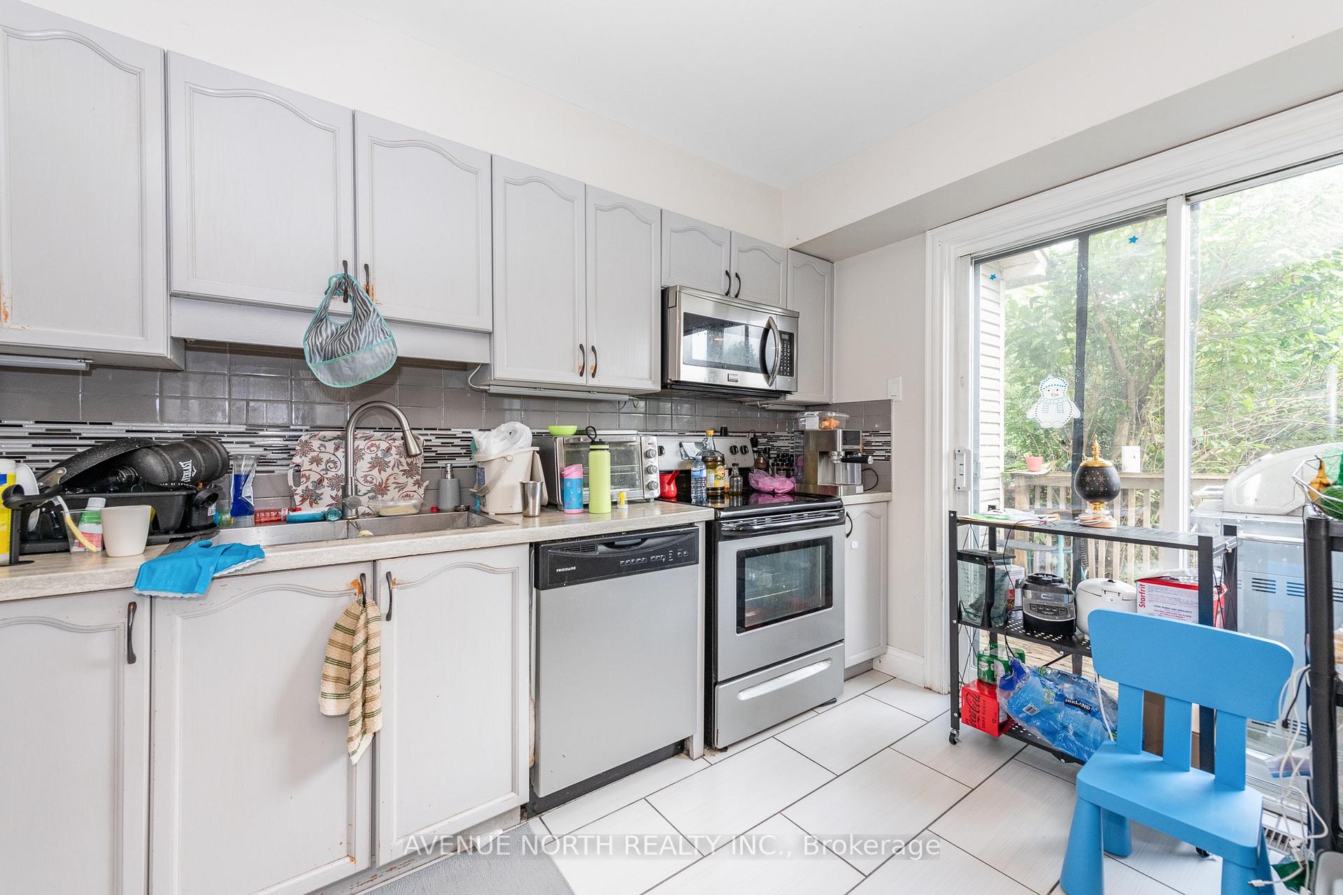 Photo 9 of 501 Lawler Crescent, Ottawa, Chatelaine Village — HOMEH