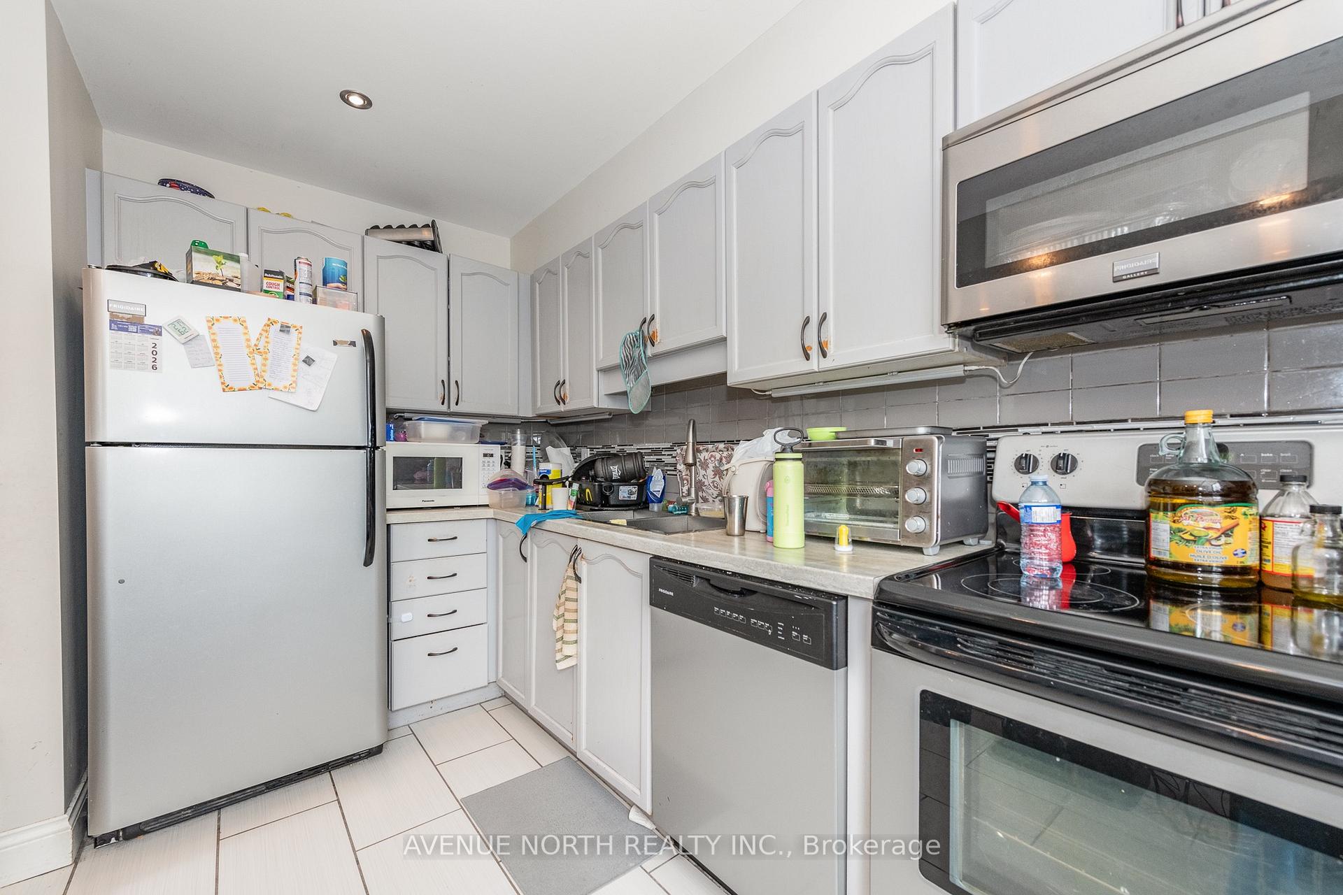 Photo 11 of 501 Lawler Crescent, Ottawa, Chatelaine Village — HOMEH