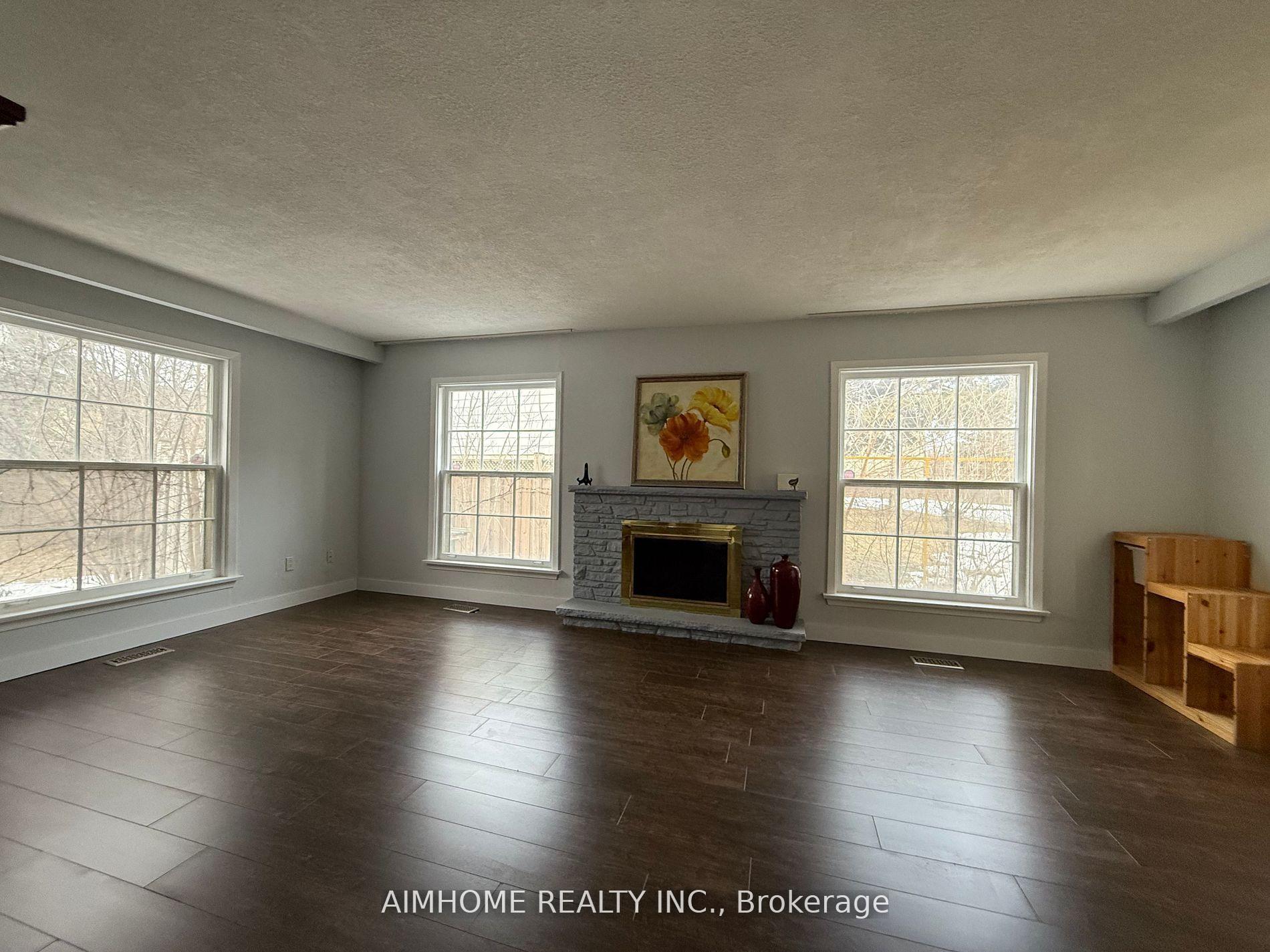 Photo 5 of 338 Steeles Avenue E, Markham, Bayview Glen — HOMEH