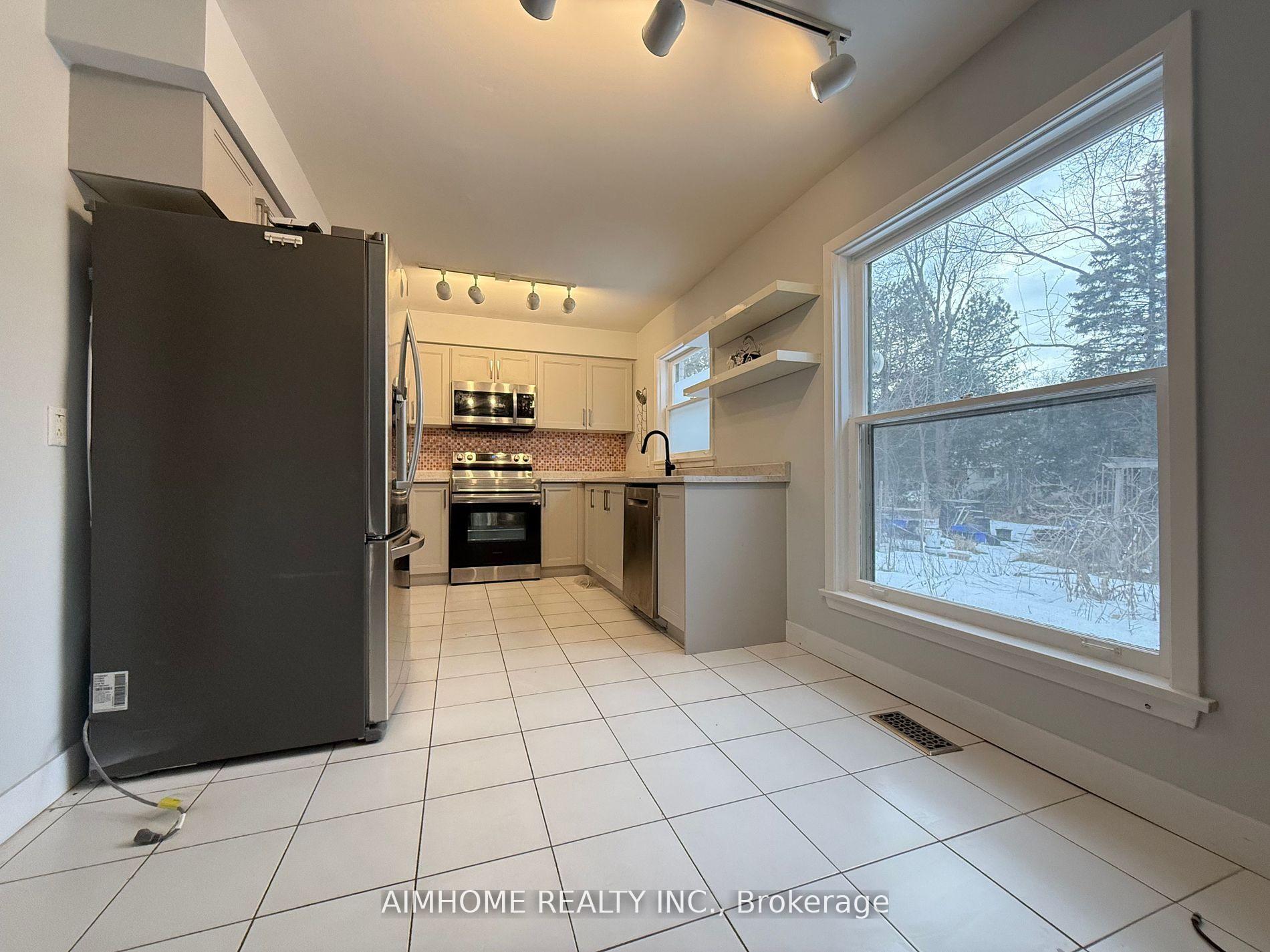 Photo 6 of 338 Steeles Avenue E, Markham, Bayview Glen — HOMEH