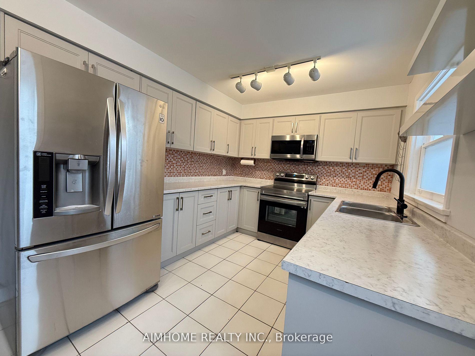 Photo 7 of 338 Steeles Avenue E, Markham, Bayview Glen — HOMEH