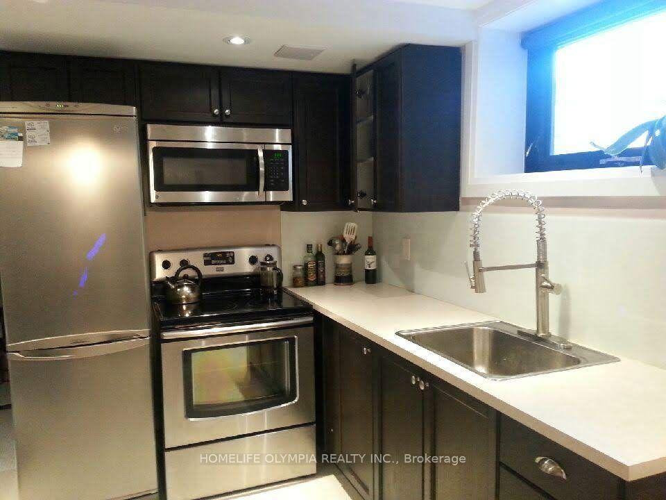 Photo 4 of 64 four oaks Gate, Toronto, East York — HOMEH