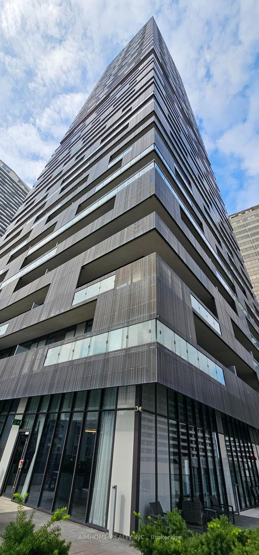 Photo of Unit 1711, 8 Eglinton Avenue E