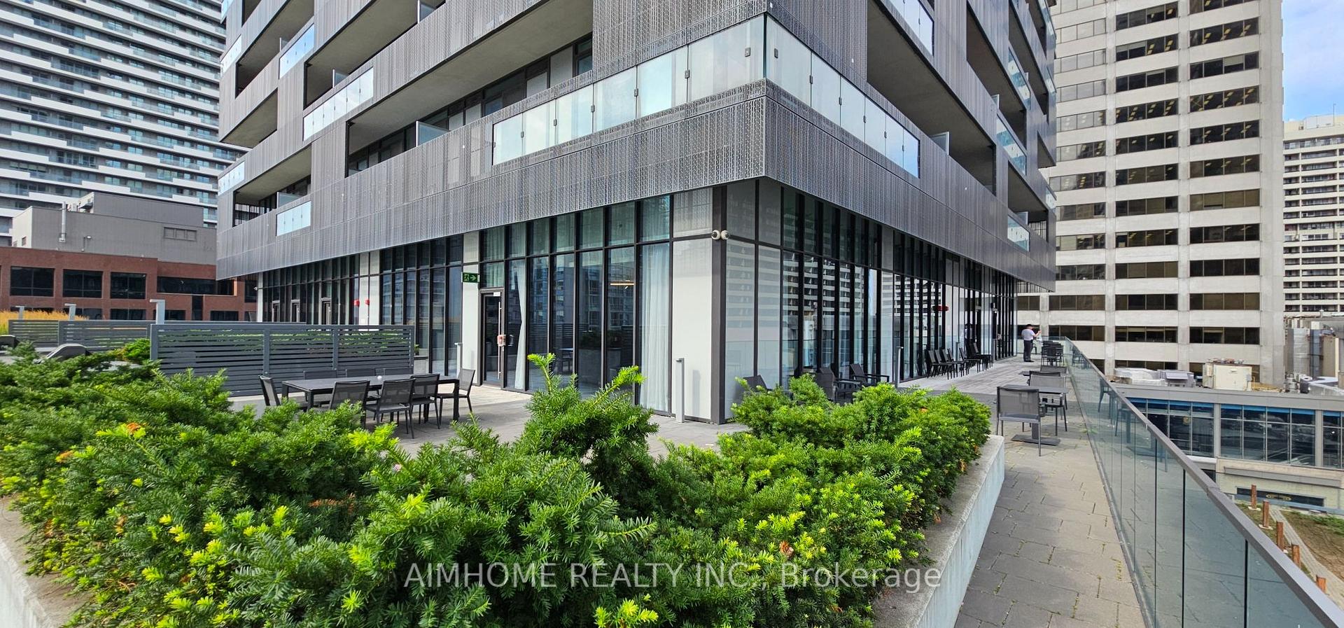 Photo 2 of Unit 1711, 8 Eglinton Avenue E, Toronto, Mount Pleasant West — HOMEH