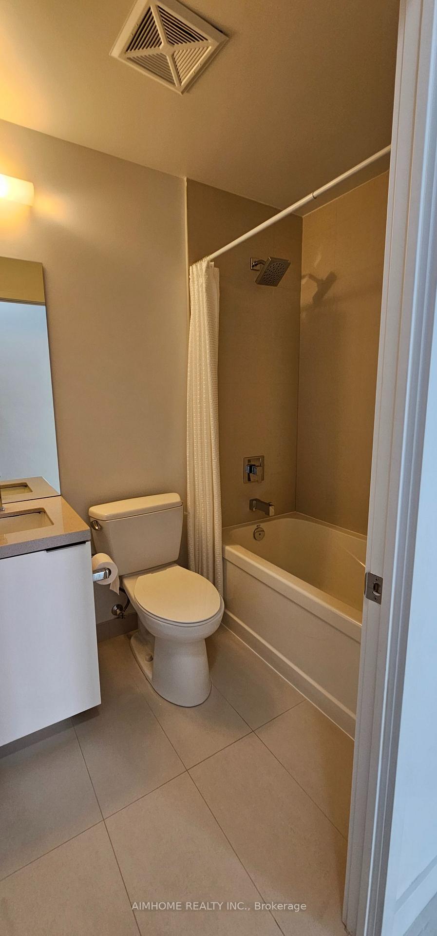 Photo 9 of Unit 1711, 8 Eglinton Avenue E, Toronto, Mount Pleasant West — HOMEH