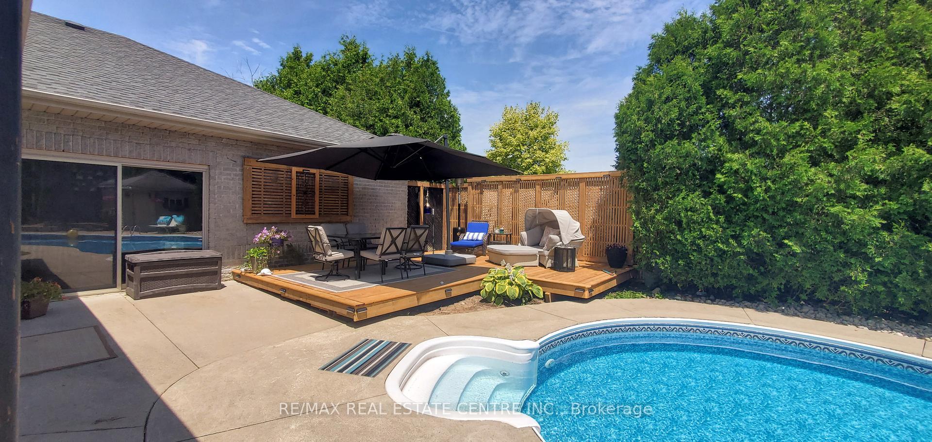 Photo 3 of 2 Irongate Drive, Brant, Paris — HOMEH